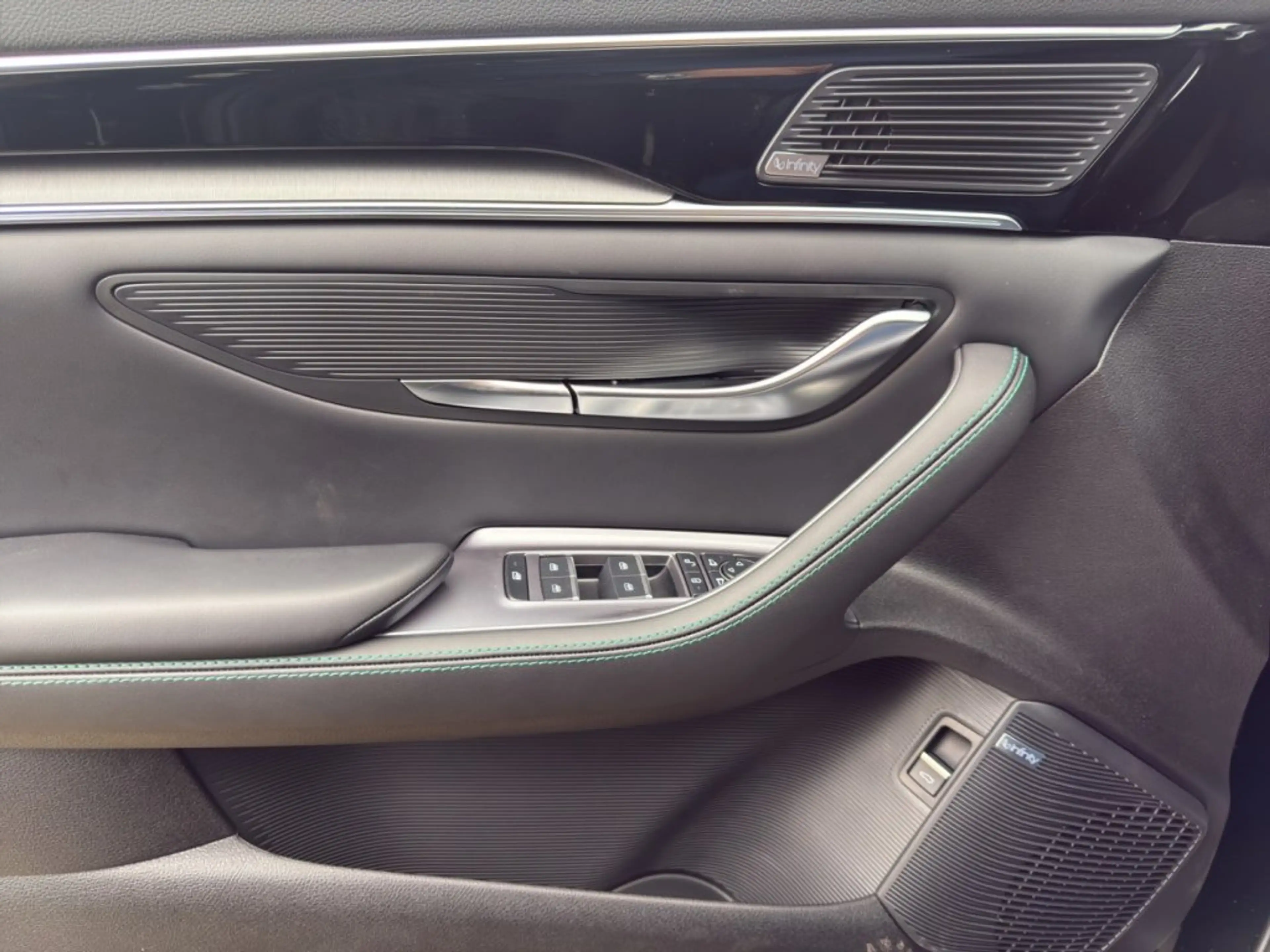 BYD Seal U DM-i Design AWD — photo 14
