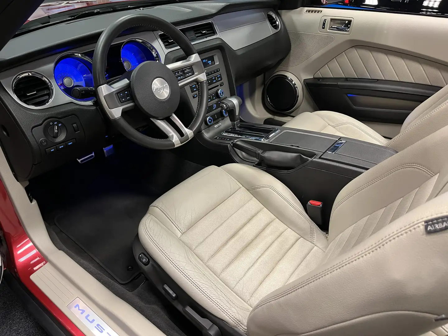 Ford Mustang USA Convertible 4.0i V6 Premium 214PK Automaat Rojo - 2