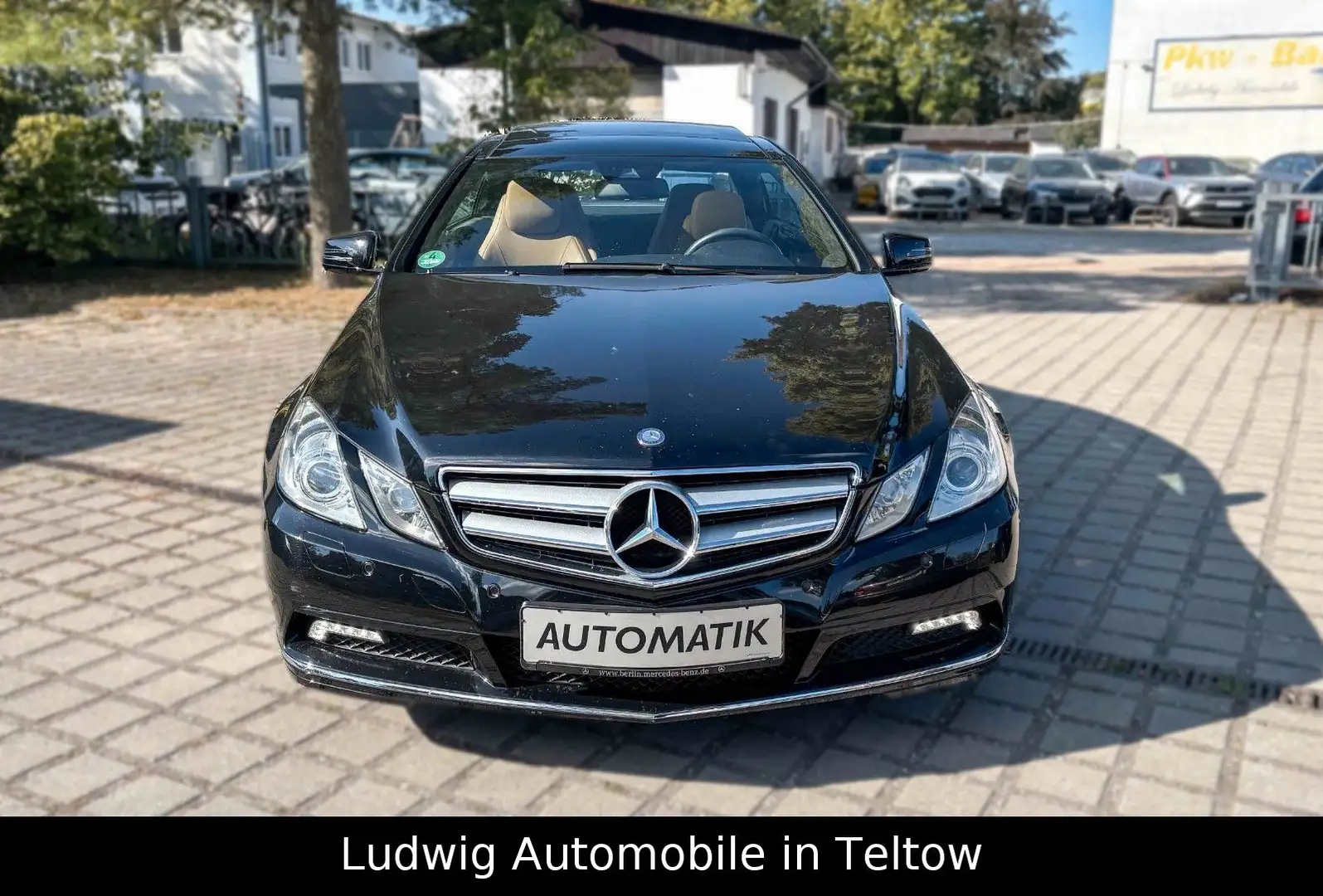 Mercedes-Benz E 200 Coupe  1.Hand*Avantgarde*Pano*Navi*Leder Schwarz - 2