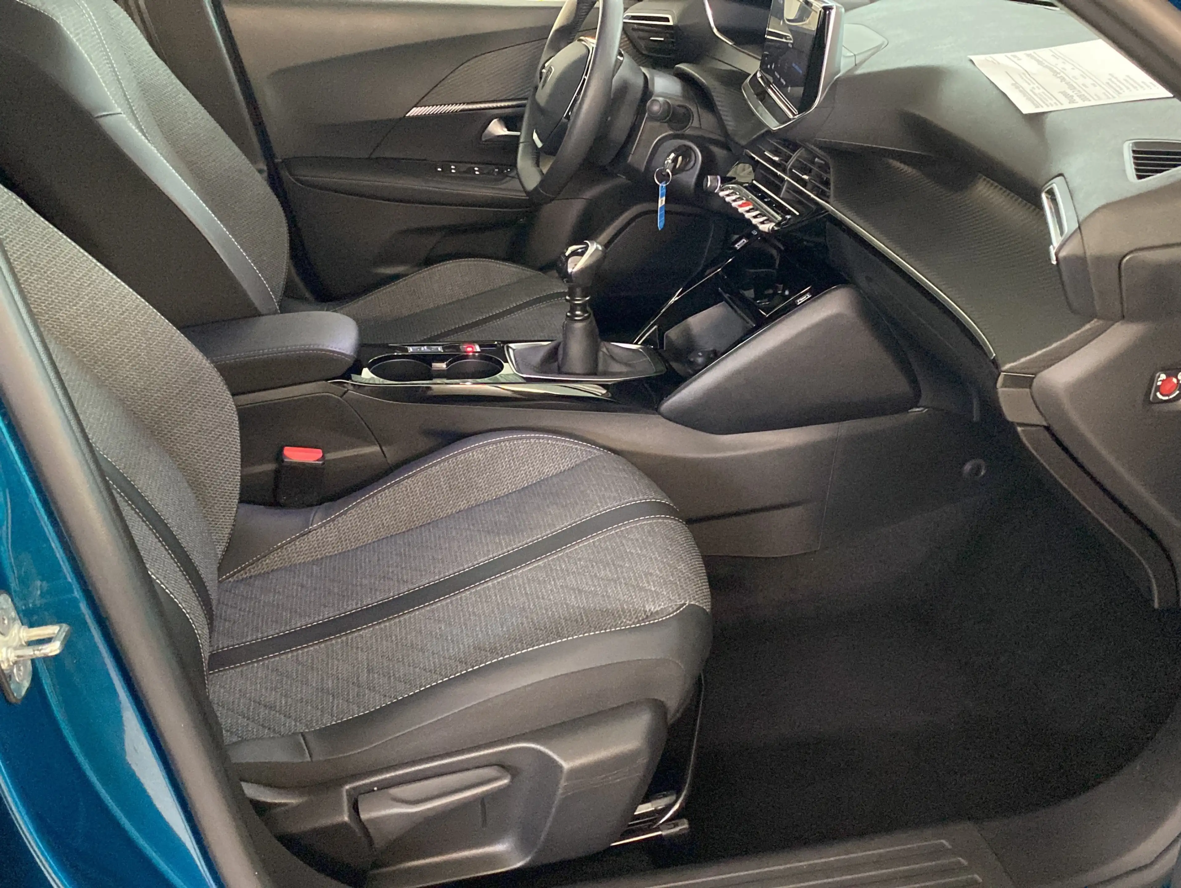 Peugeot 2008 1.2 Allure Pack*Spurassist*Einparkhilfe* — photo 18