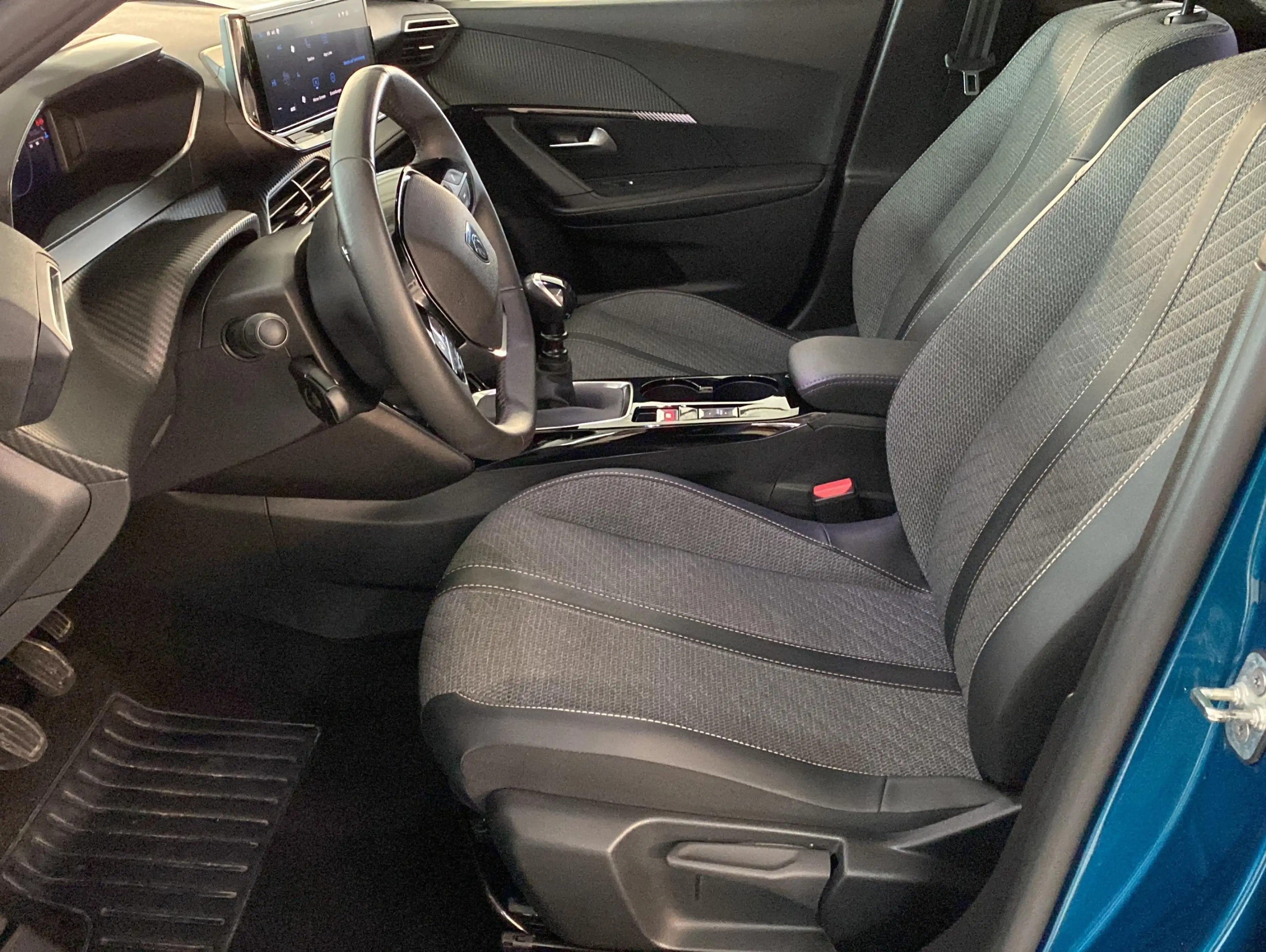 Peugeot 2008 1.2 Allure Pack*Spurassist*Einparkhilfe* — photo 5