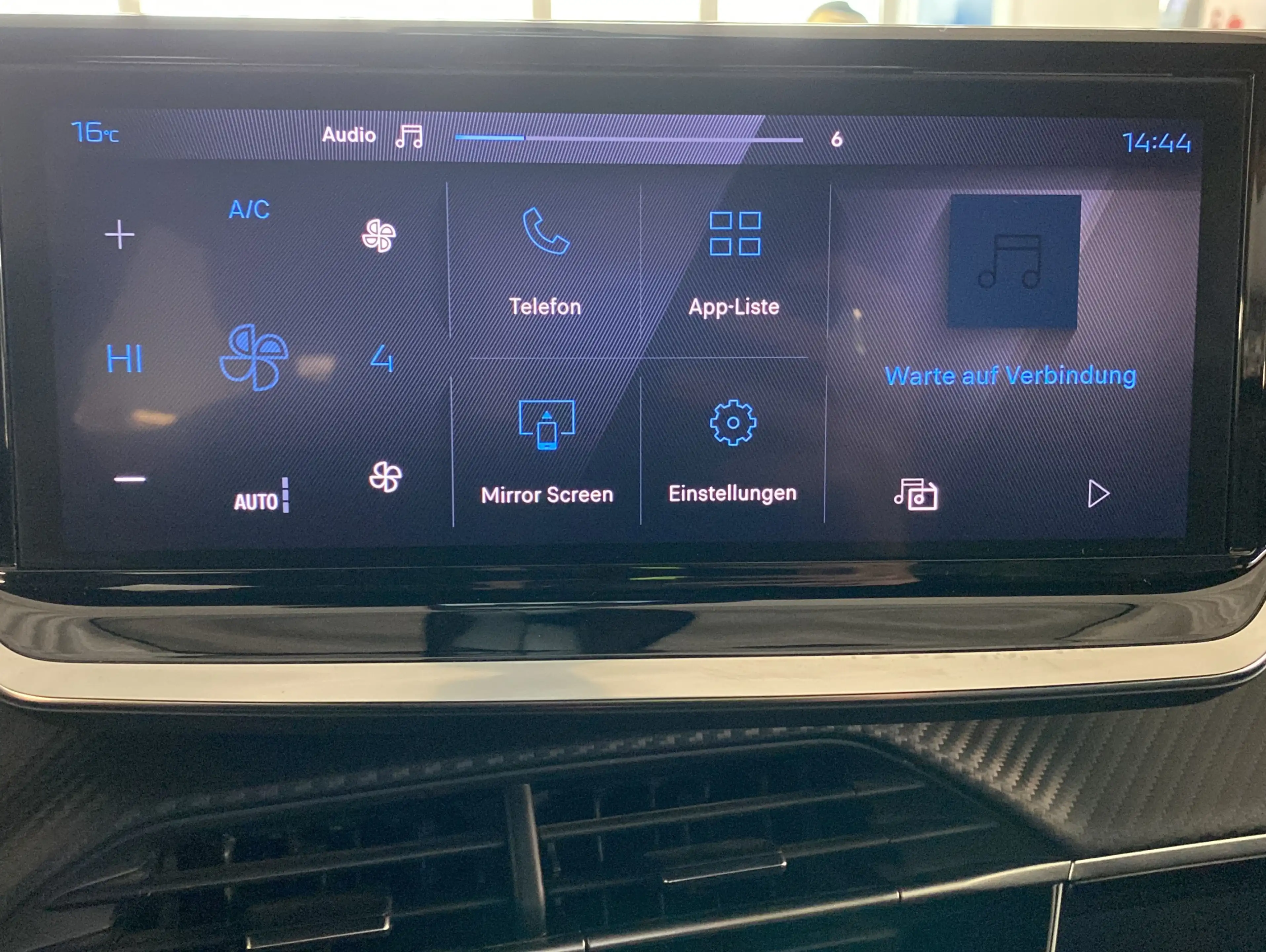 Peugeot 2008 1.2 Allure Pack*Spurassist*Einparkhilfe* — photo 6