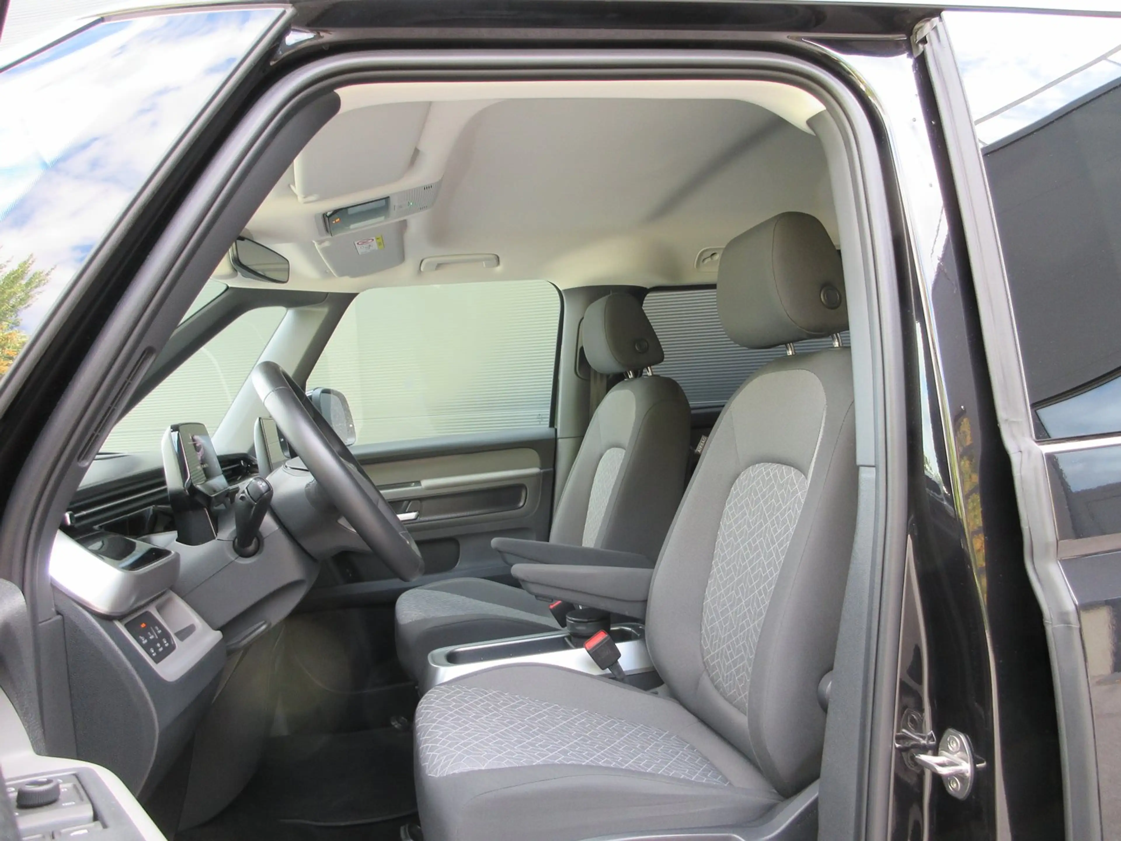 Volkswagen ID. Buzz VW ID. Buzz Pro LR 210 kW — photo 11