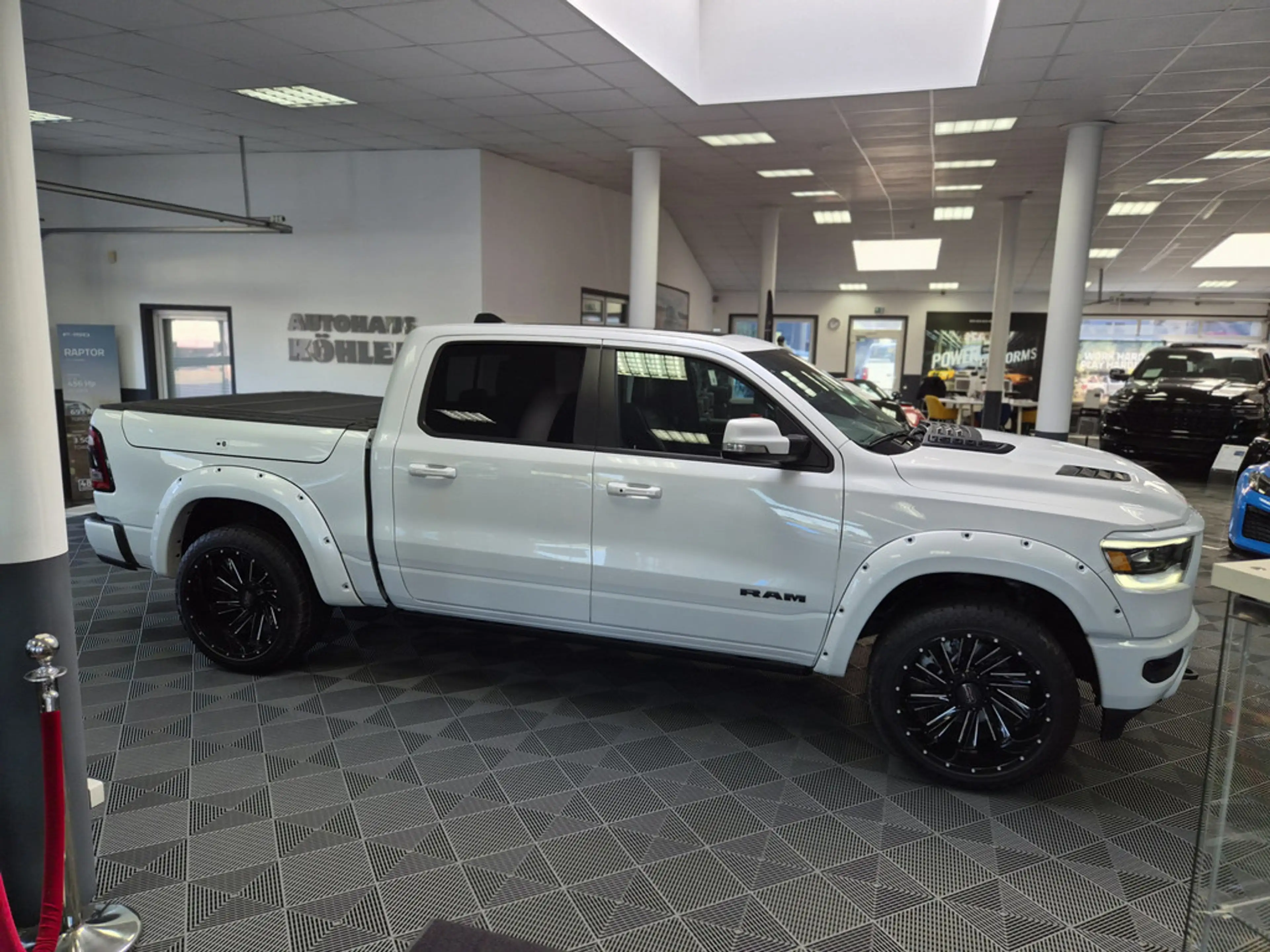 Dodge RAM 1500 5.7 Laramie SITZBELÜFTUNG PANO 360° — photo 3