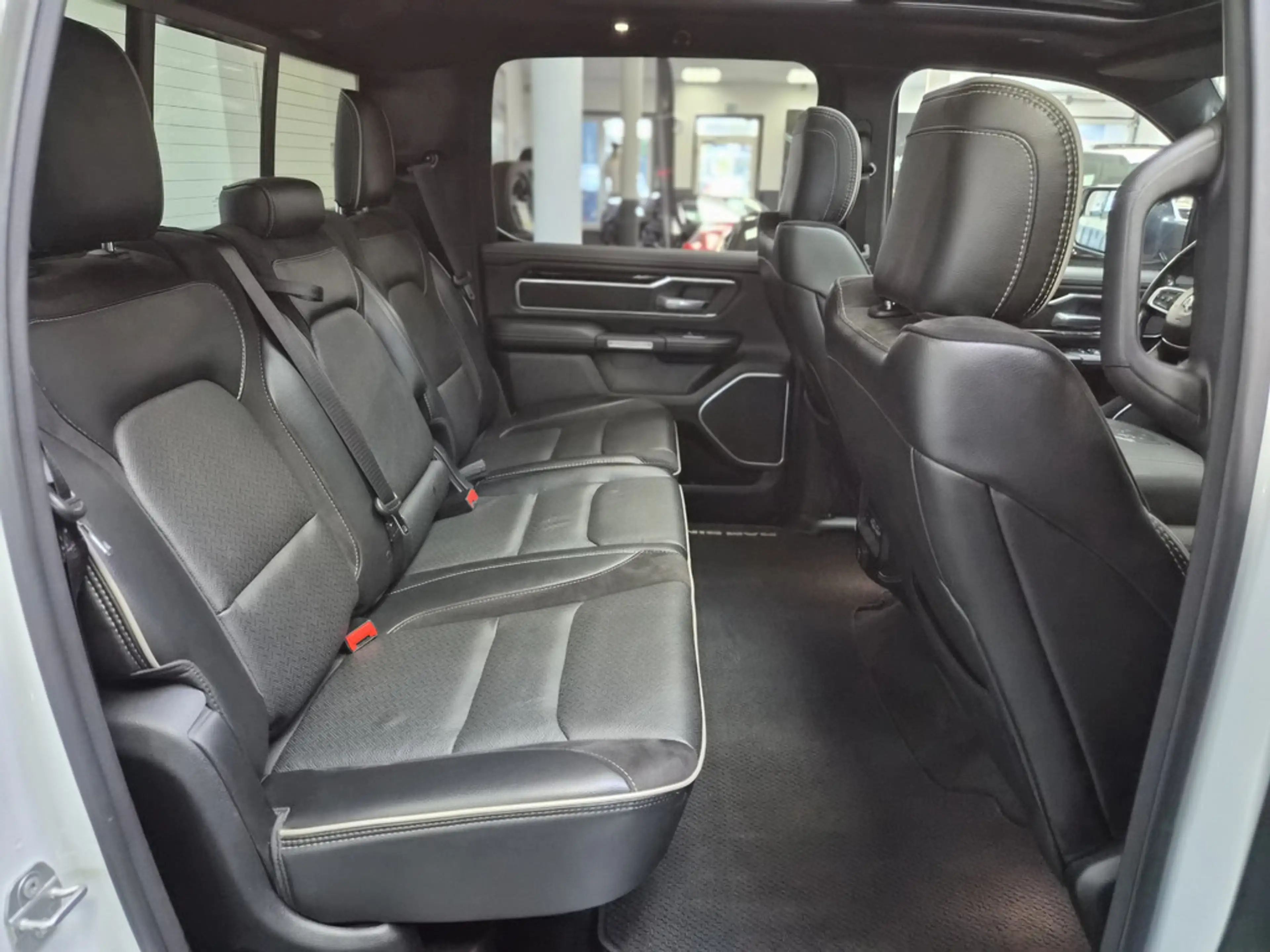 Dodge RAM 1500 5.7 Laramie SITZBELÜFTUNG PANO 360° — photo 14