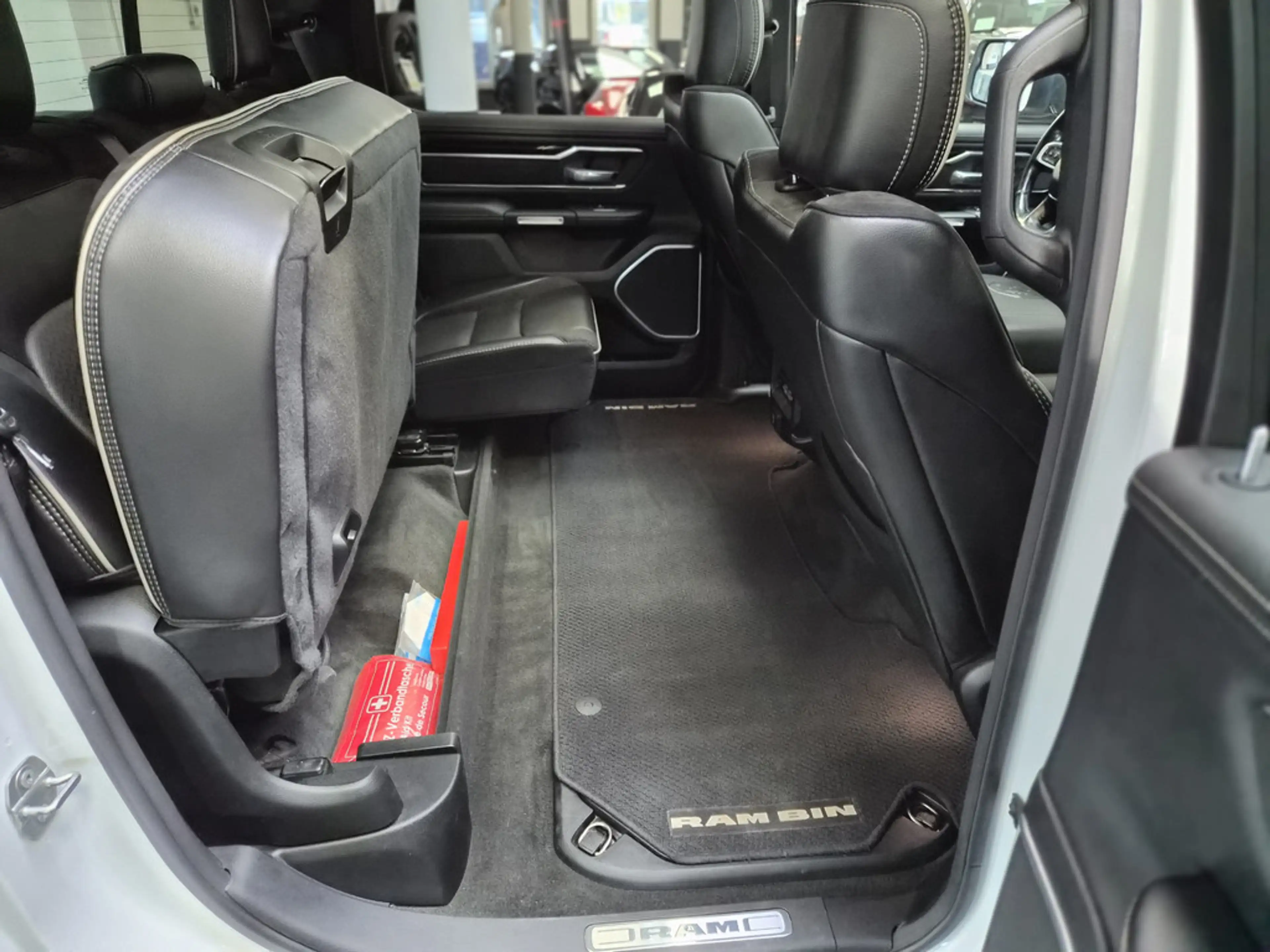 Dodge RAM 1500 5.7 Laramie SITZBELÜFTUNG PANO 360° — photo 15