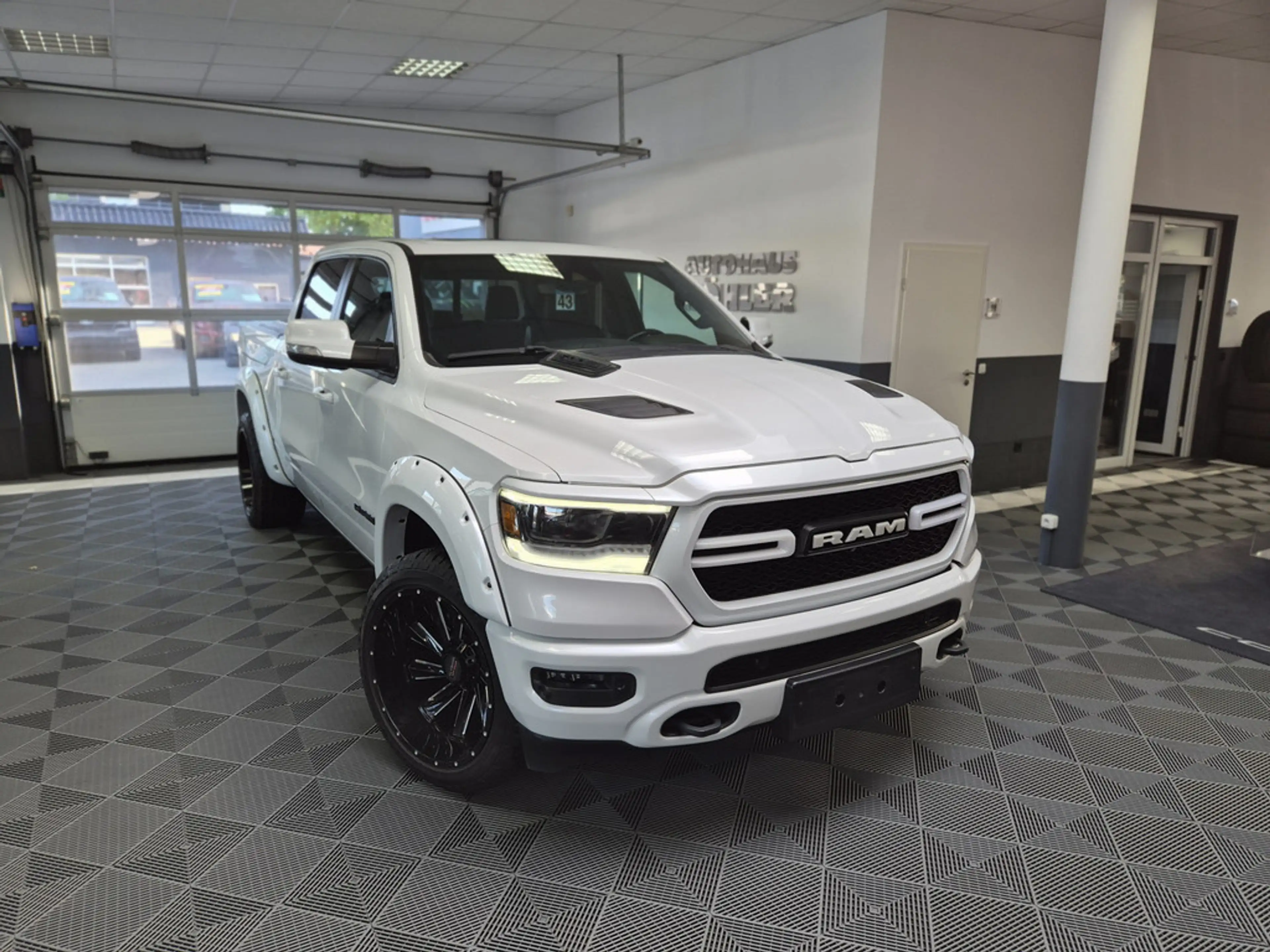 Dodge RAM 1500 5.7 Laramie SITZBELÜFTUNG PANO 360° — photo 2