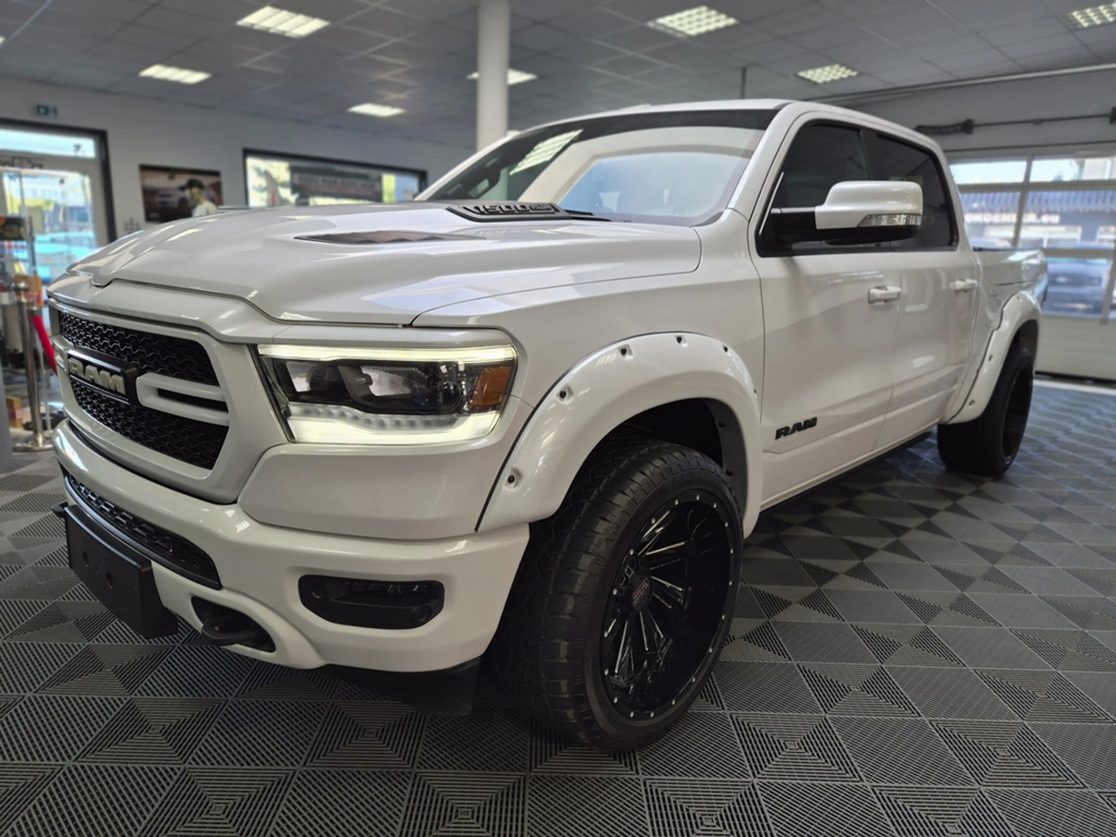 Dodge RAM 1500 5.7 Laramie SITZBELÜFTUNG PANO 360° — photo 8