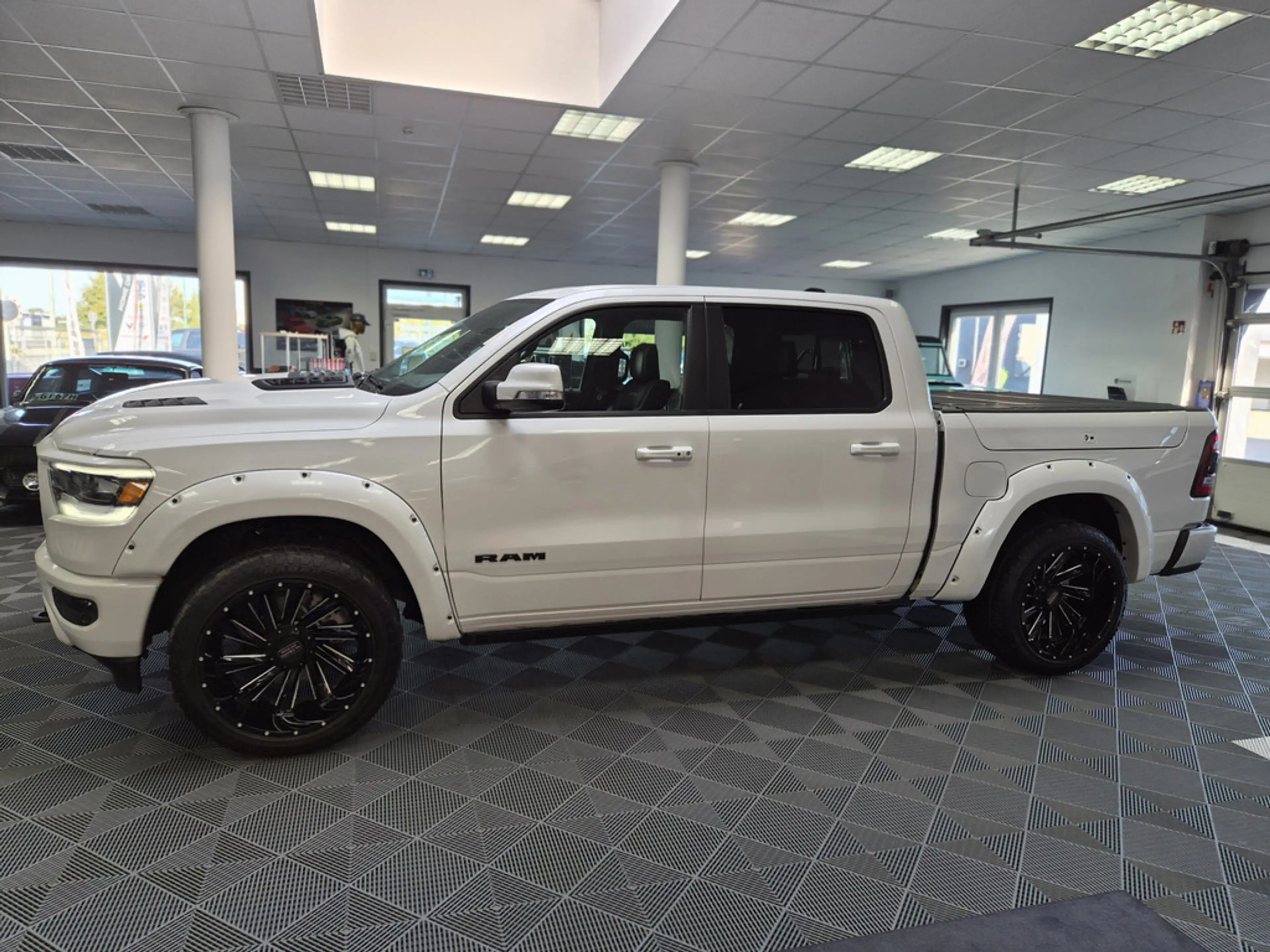 Dodge RAM 1500 5.7 Laramie SITZBELÜFTUNG PANO 360° — photo 7