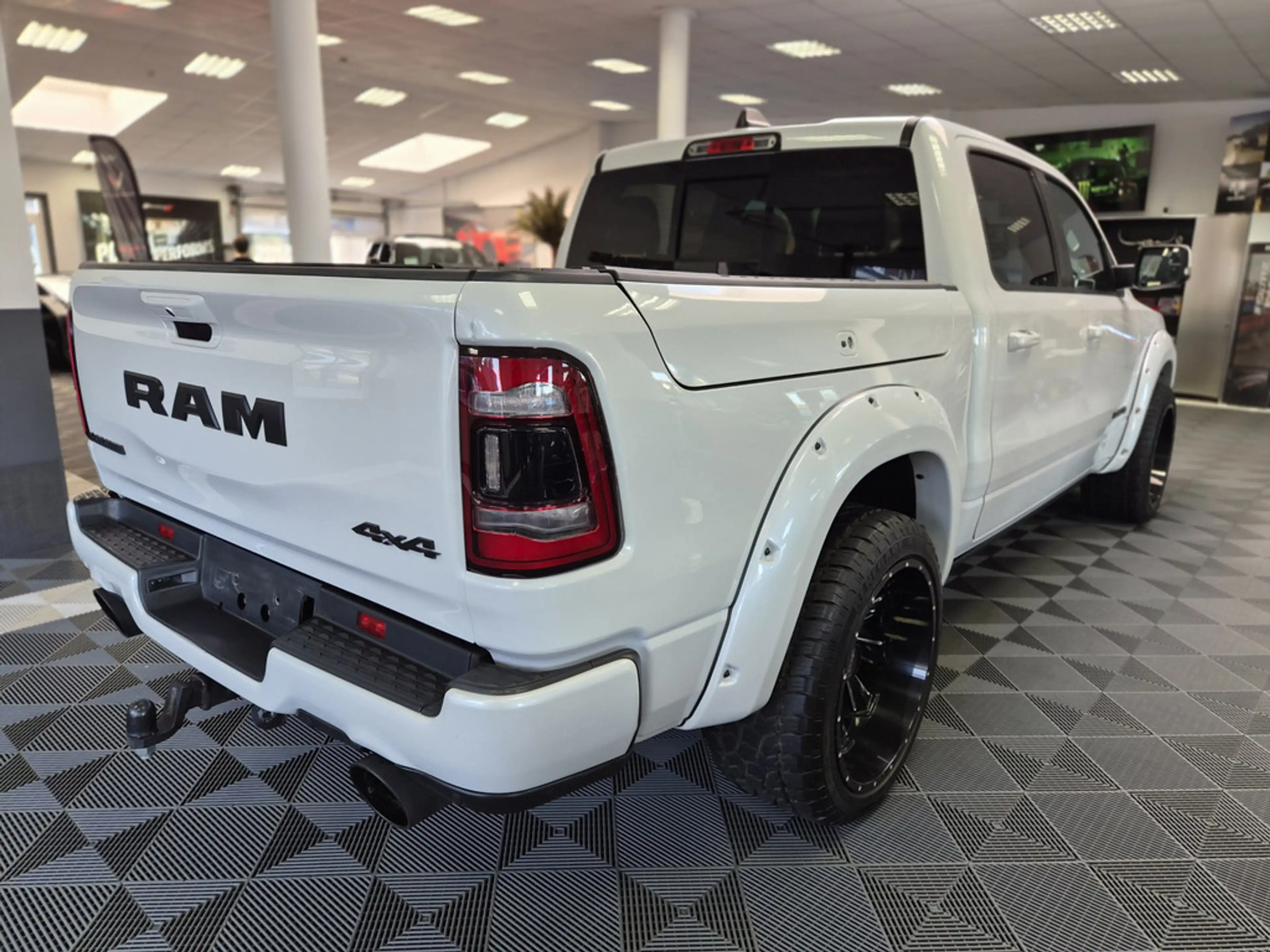 Dodge RAM 1500 5.7 Laramie SITZBELÜFTUNG PANO 360° — photo 4