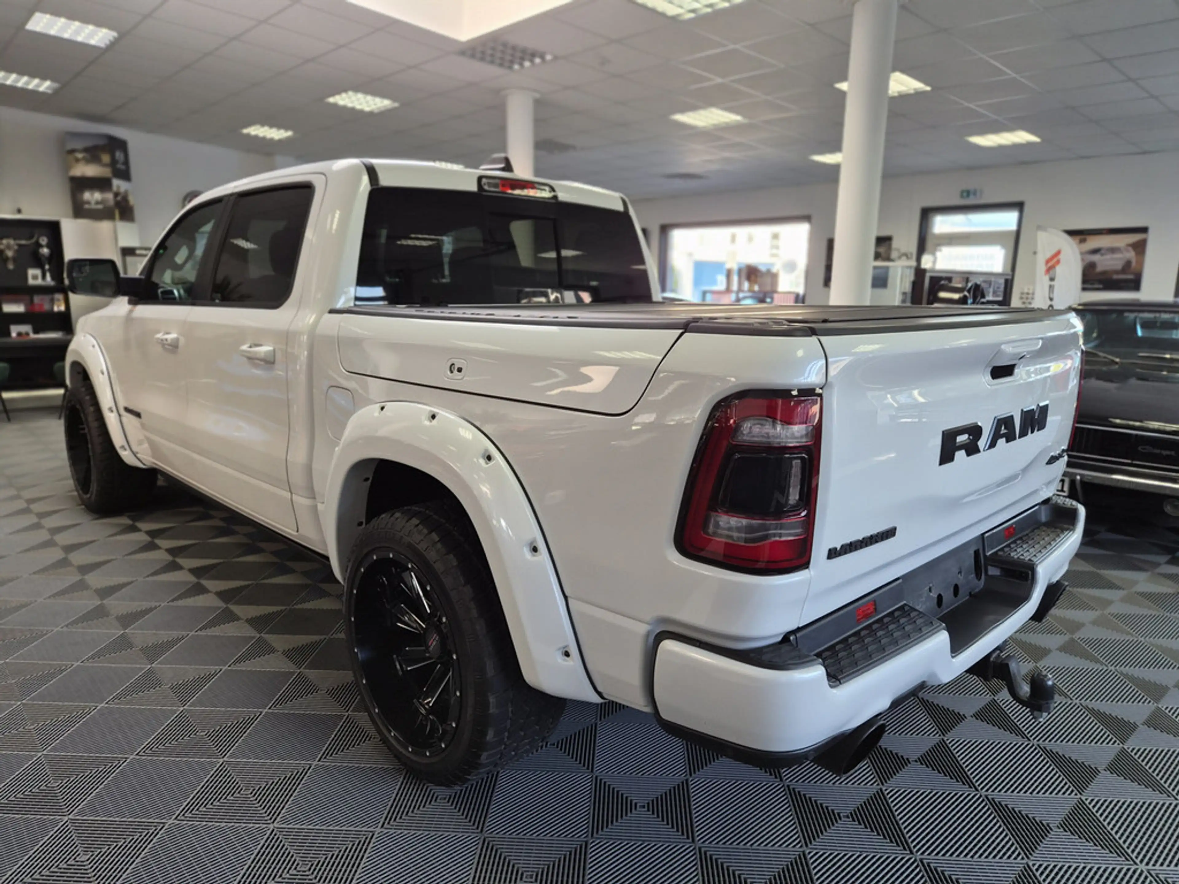 Dodge RAM 1500 5.7 Laramie SITZBELÜFTUNG PANO 360° — photo 6