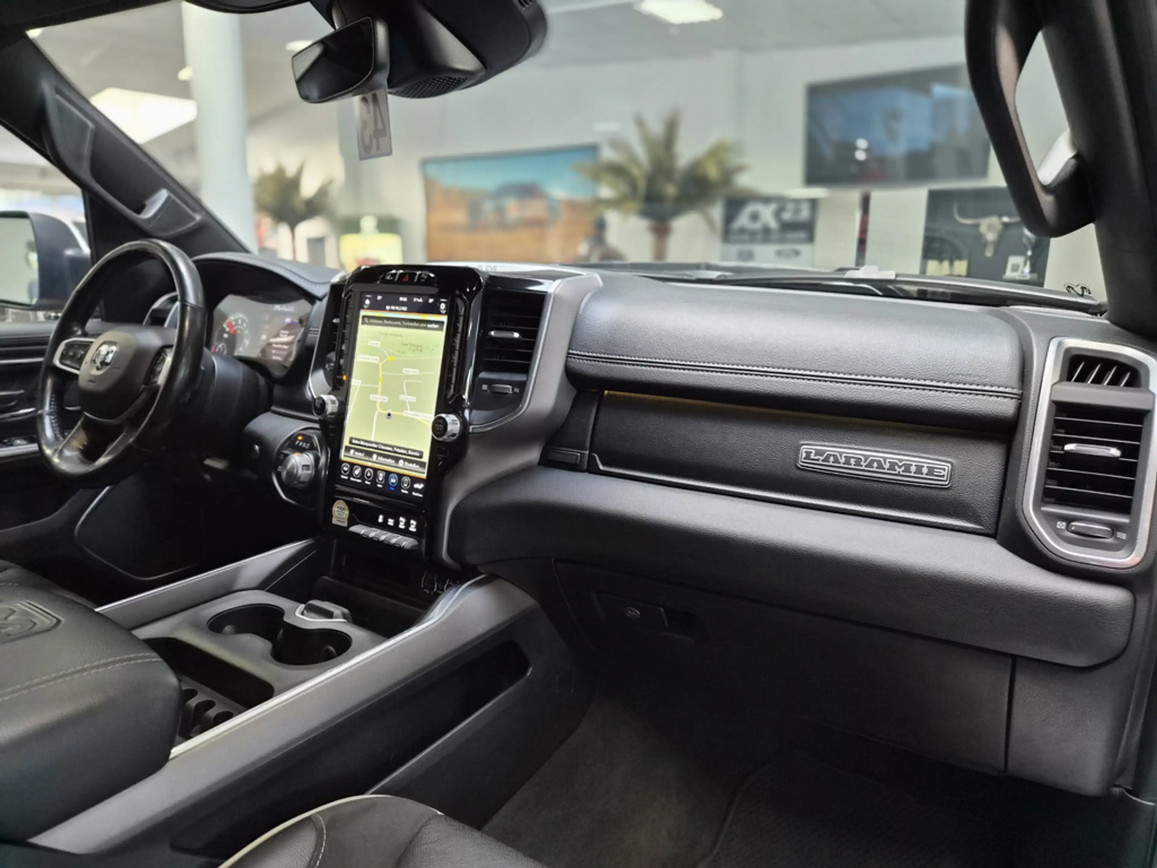 Dodge RAM 1500 5.7 Laramie SITZBELÜFTUNG PANO 360° — photo 12