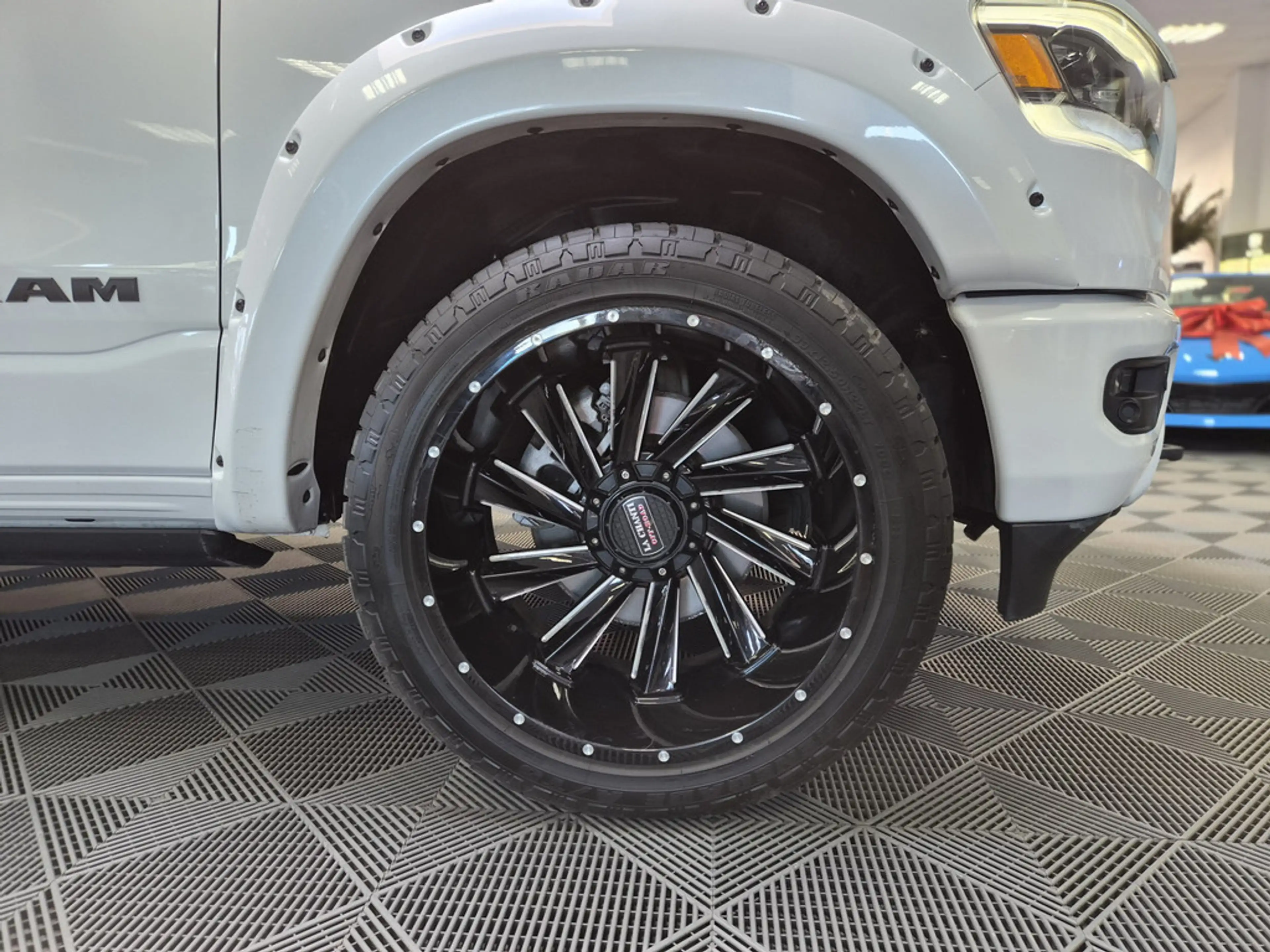 Dodge RAM 1500 5.7 Laramie SITZBELÜFTUNG PANO 360° — photo 10