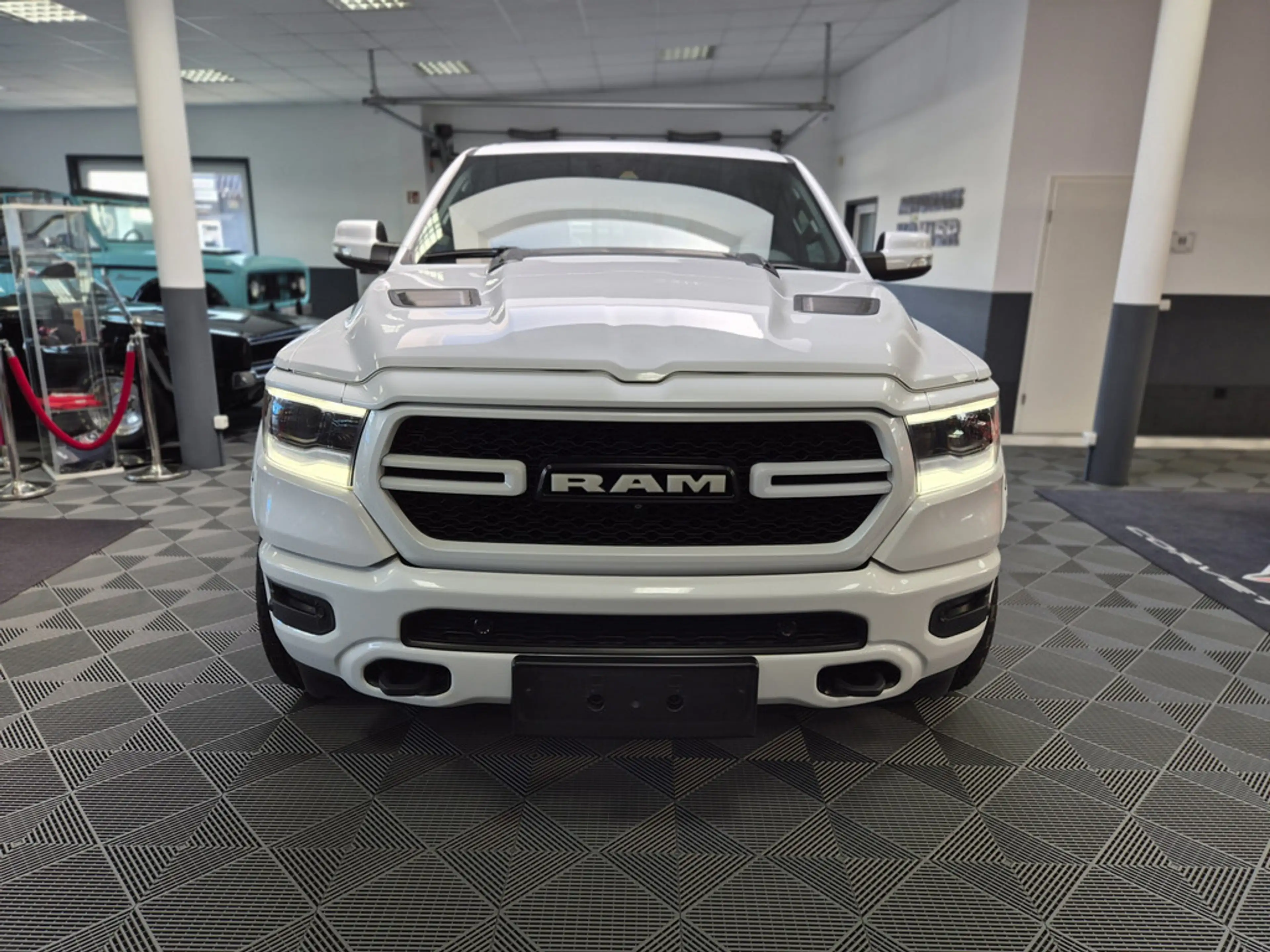 Dodge RAM 1500 5.7 Laramie SITZBELÜFTUNG PANO 360° — photo 9