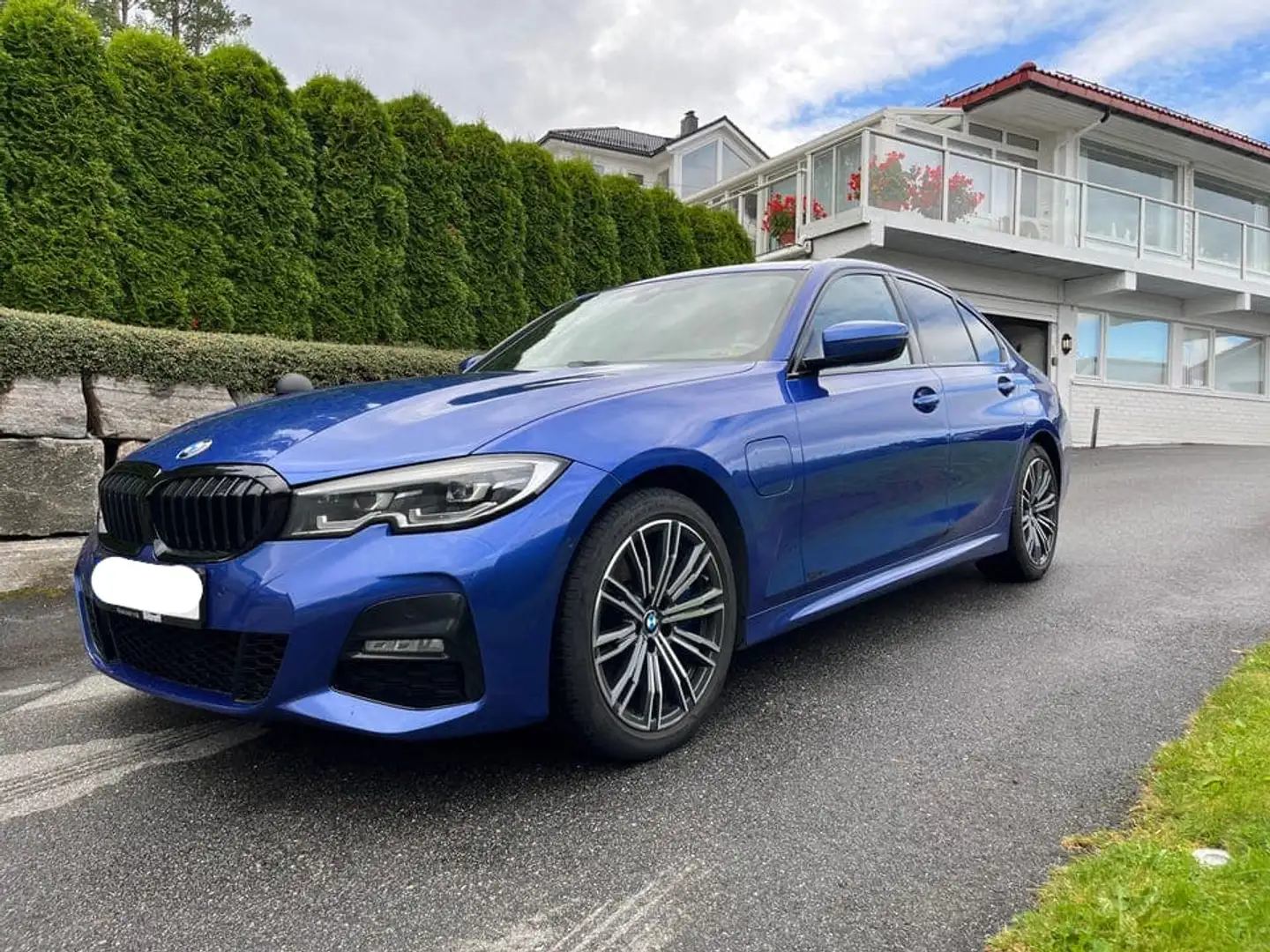 BMW 330 330e PHEV Aut. Blau - 2