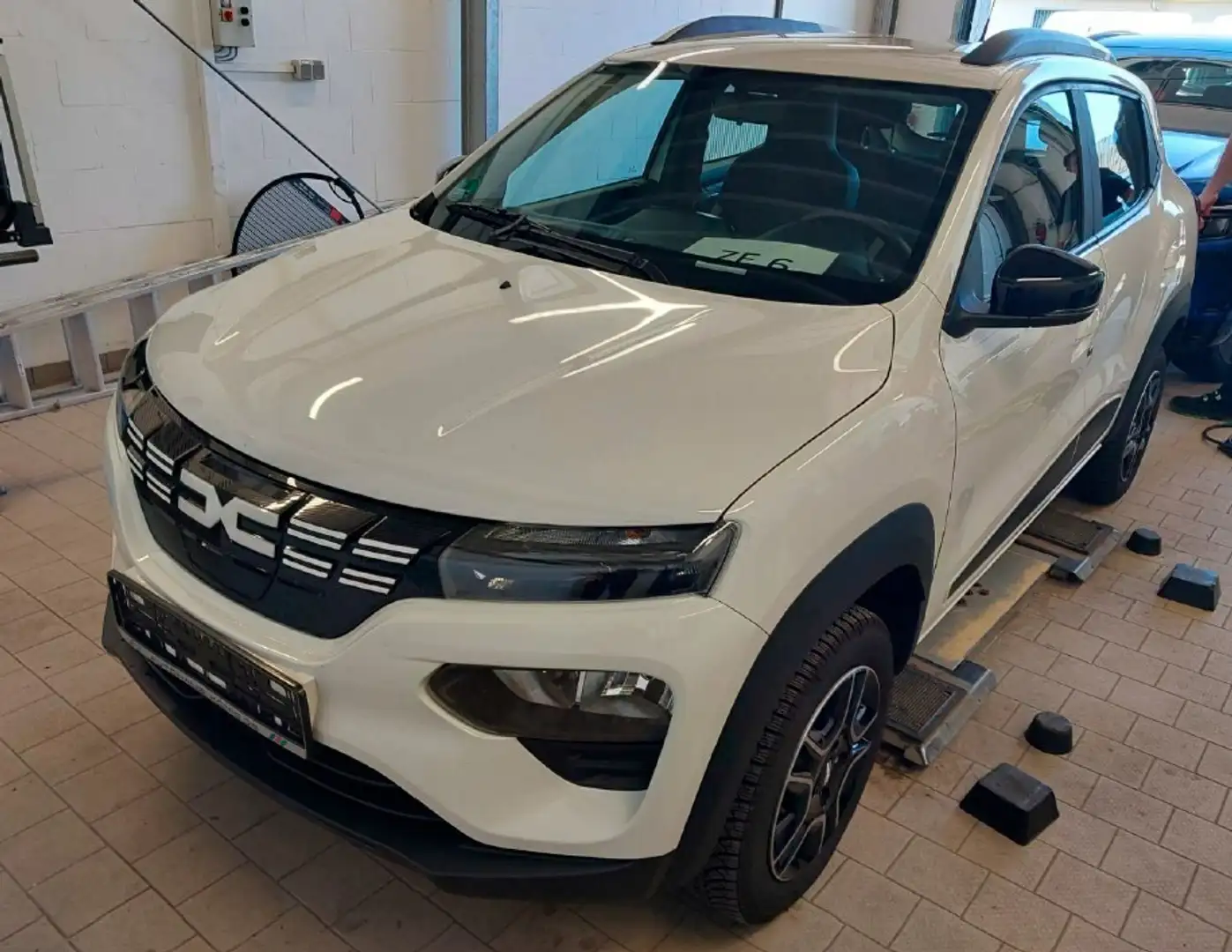 Dacia Spring 45 ExpressionPaket CCS - Navi Weiß - 1