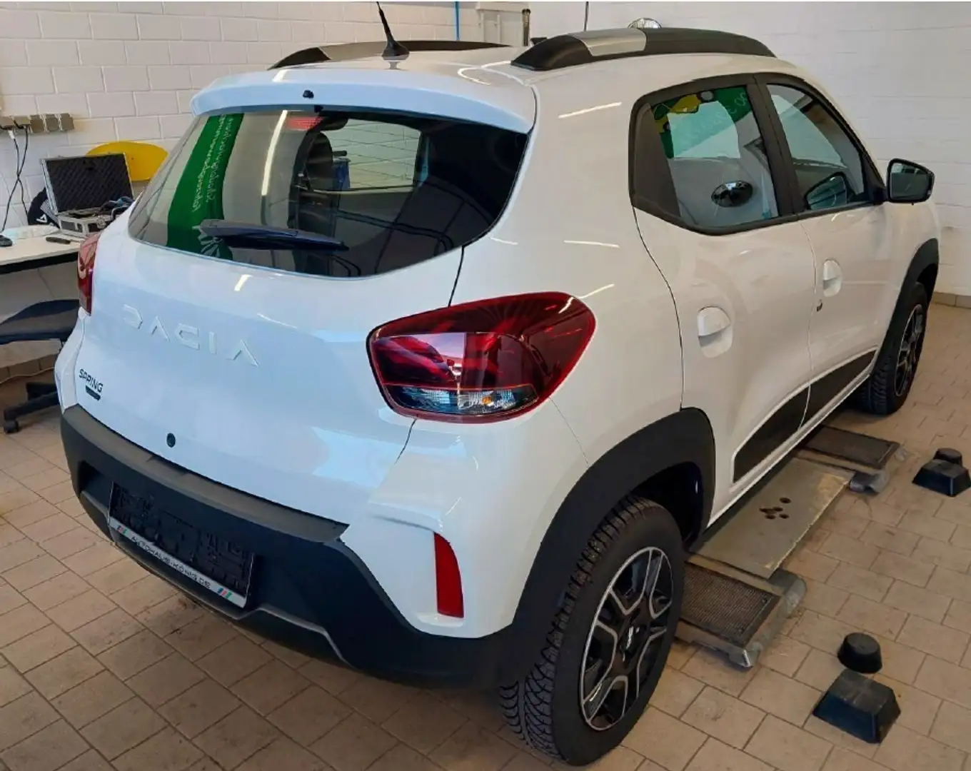 Dacia Spring 45 ExpressionPaket CCS - Navi Weiß - 2