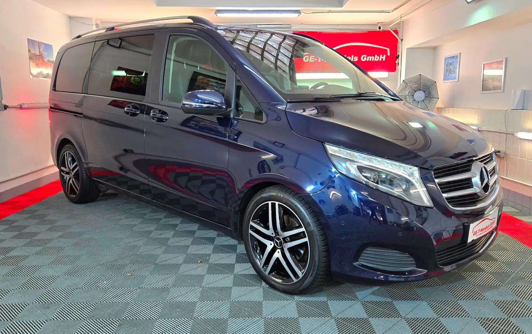 Mercedes-Benz V 220 d Aut. Leder Navi LED 7-Sitze Avangarde Blau - 2