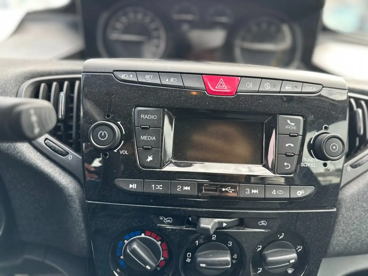 Lancia Ypsilon 2023 — фото 12