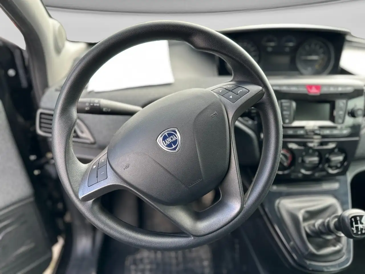 Lancia Ypsilon 2023 — фото 8