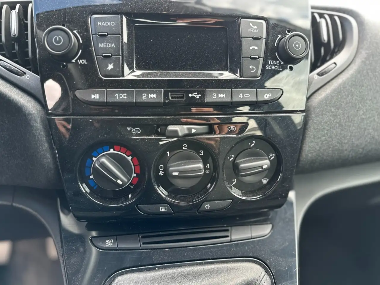Lancia Ypsilon 2023 — фото 13