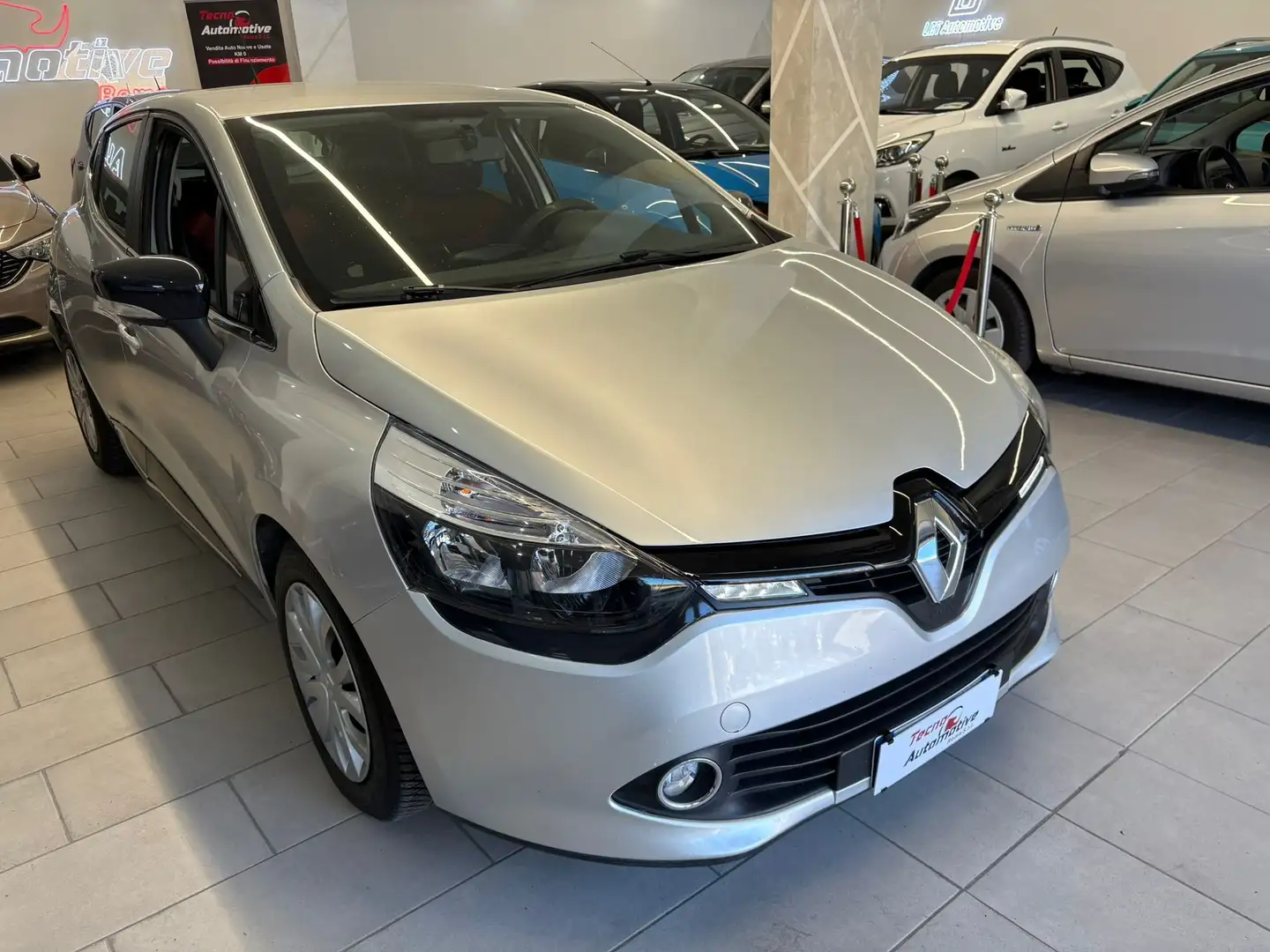 Renault Clio 5p 1.2 Live 75cv *NAVIGATORE*NEOPATENTATI* Срібний - 1