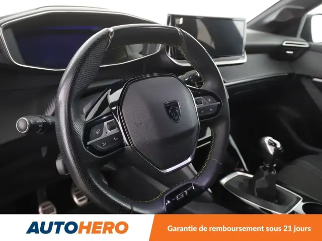 Peugeot 208 view 11