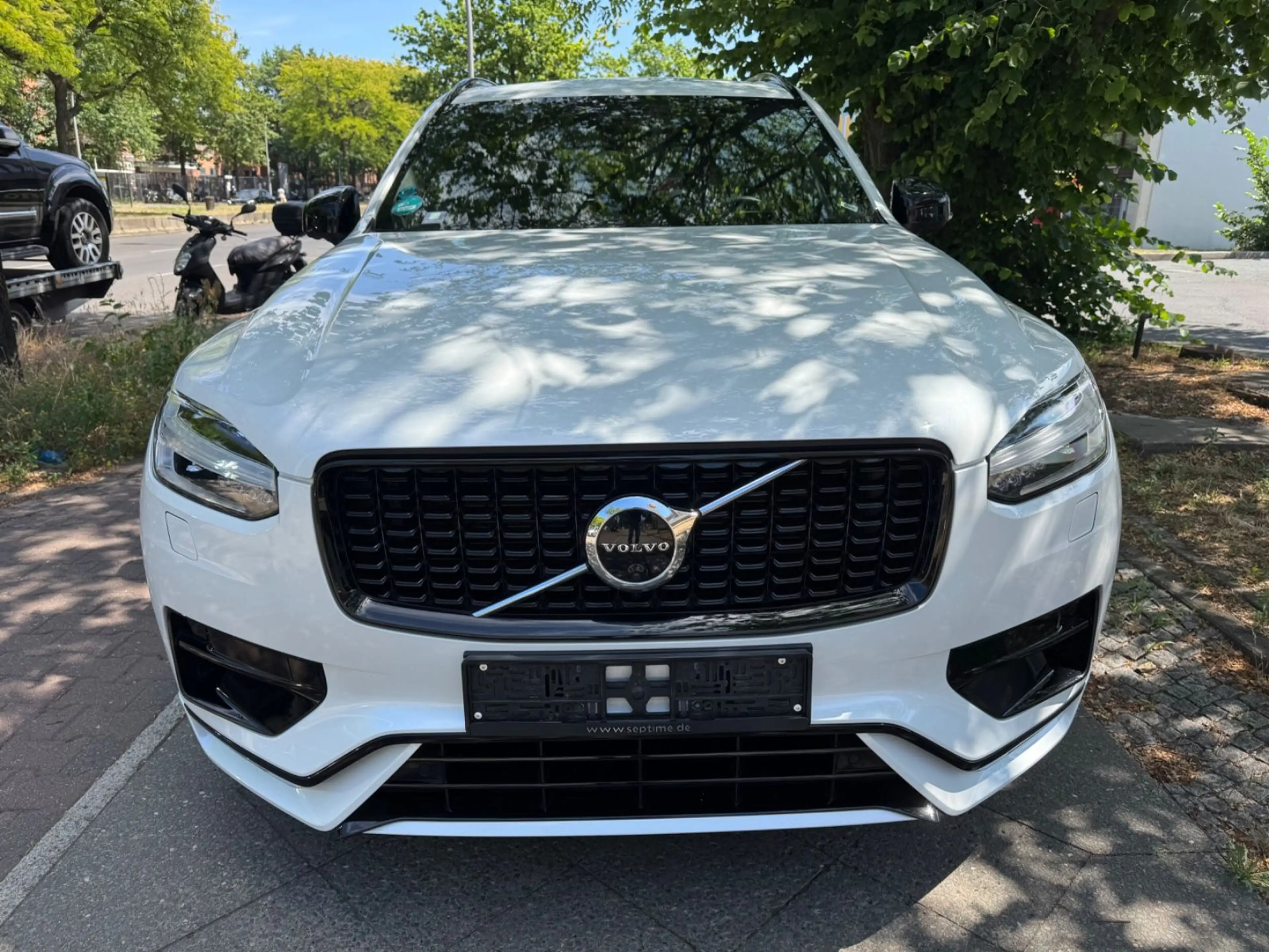 Volvo XC90 R Design AWD Pano- Luftfederung- MODELL2022 — photo 3