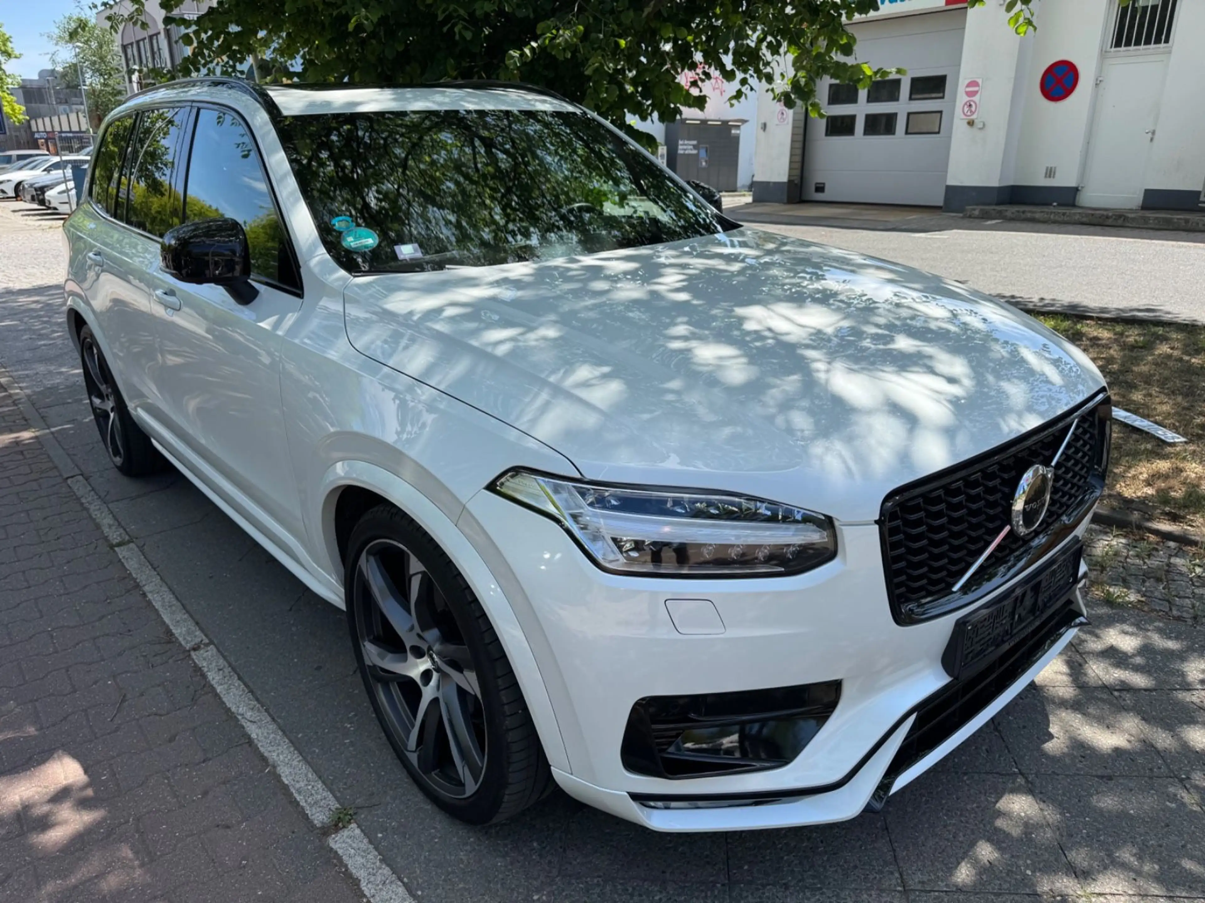 Volvo XC90 R Design AWD Pano- Luftfederung- MODELL2022 — photo 4