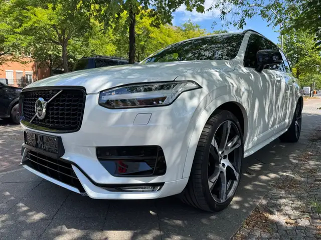 Volvo XC90 R Design AWD Pano Luftfederung MODELL2022