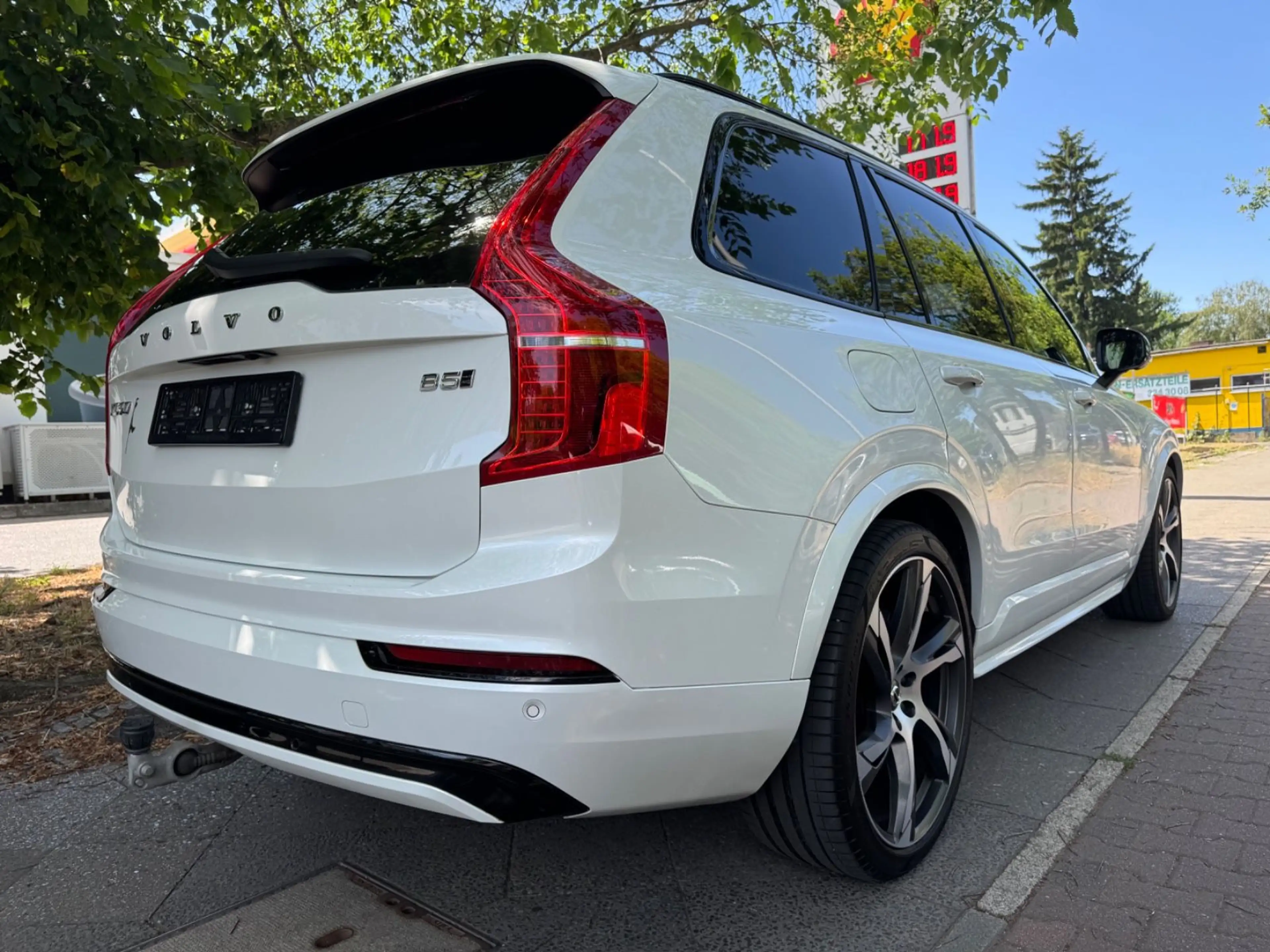 Volvo XC90 R Design AWD Pano- Luftfederung- MODELL2022 — photo 7