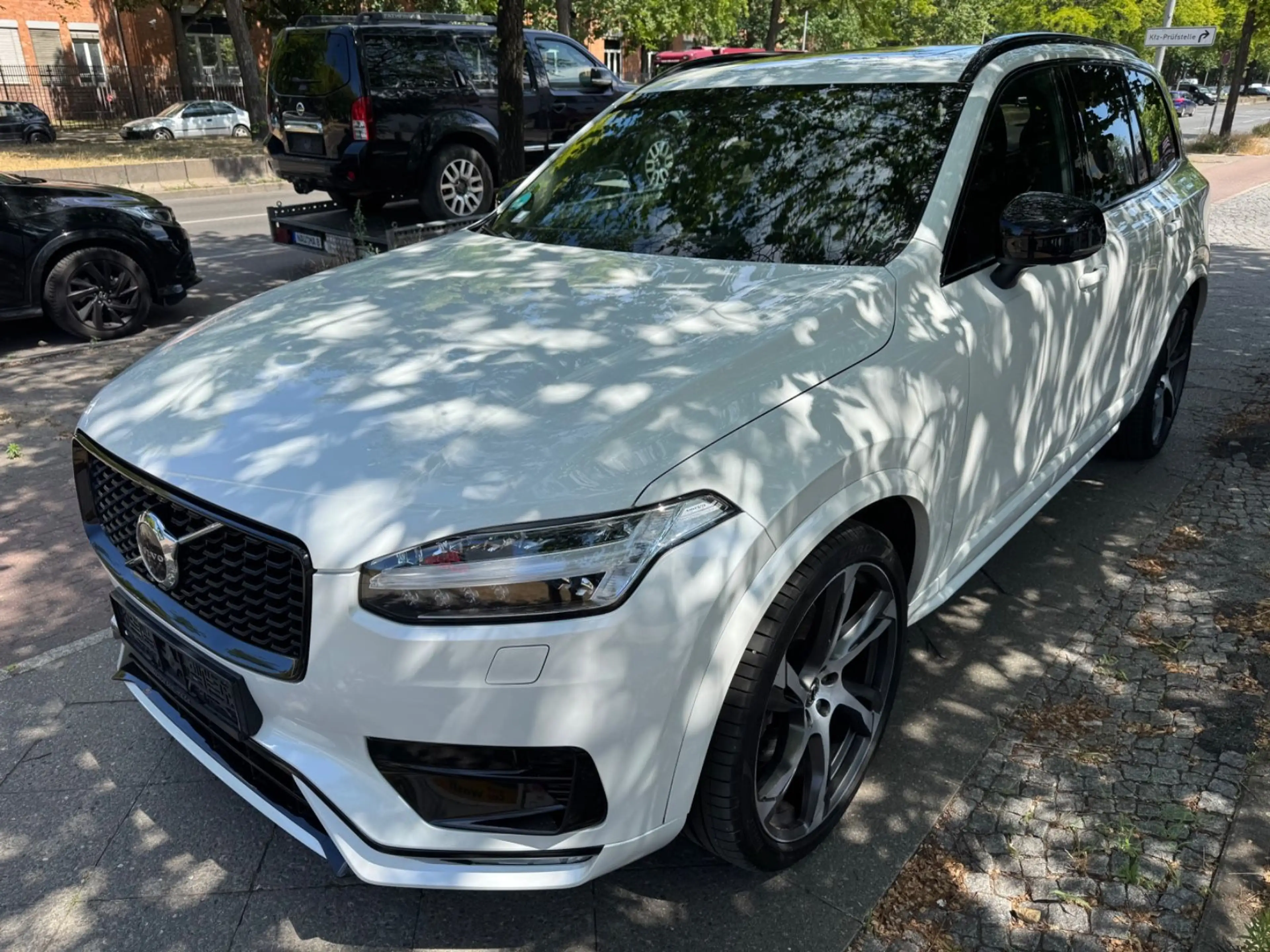 Volvo XC90 R Design AWD Pano- Luftfederung- MODELL2022 — photo 2
