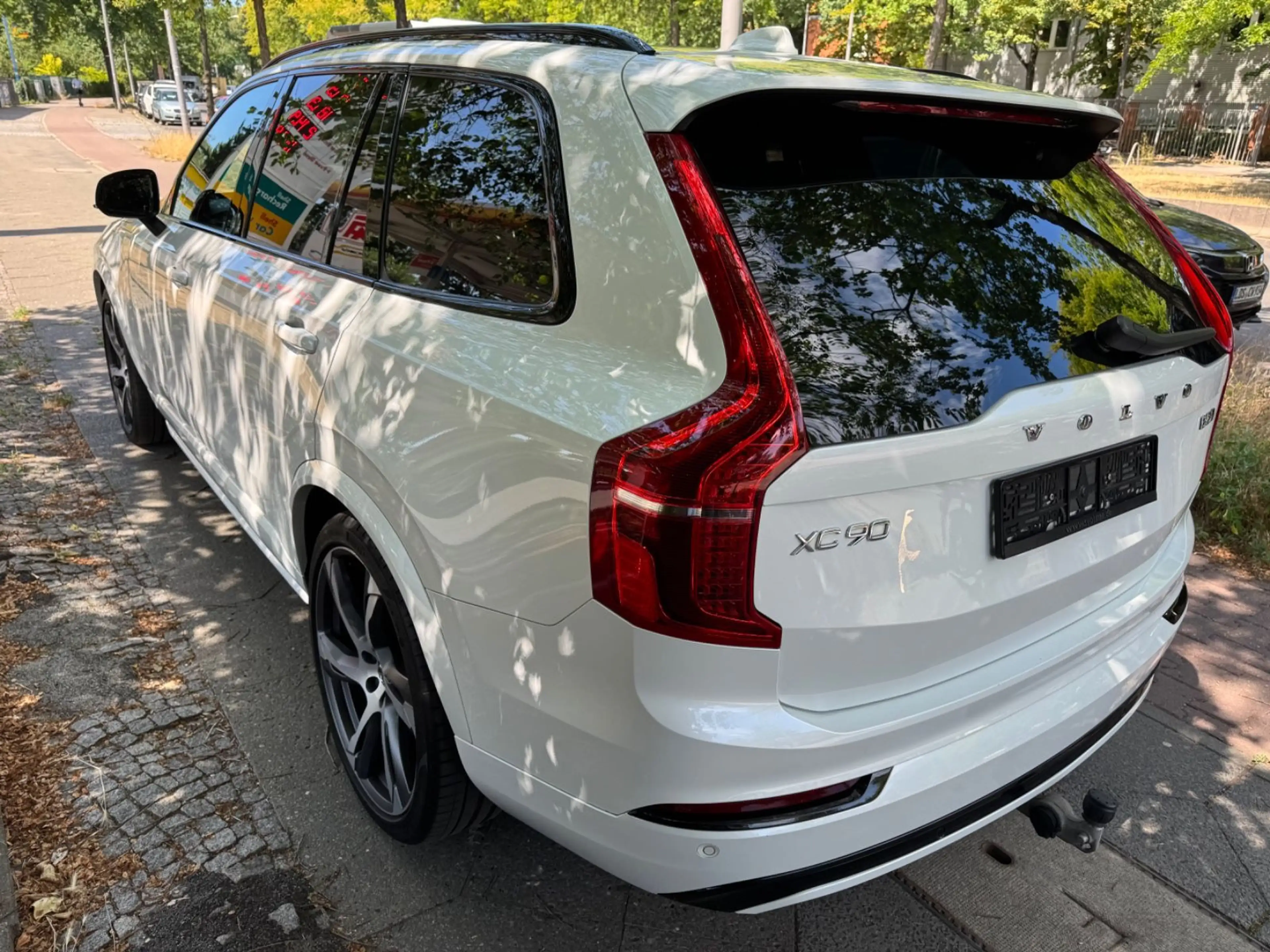 Volvo XC90 R Design AWD Pano- Luftfederung- MODELL2022 — photo 8