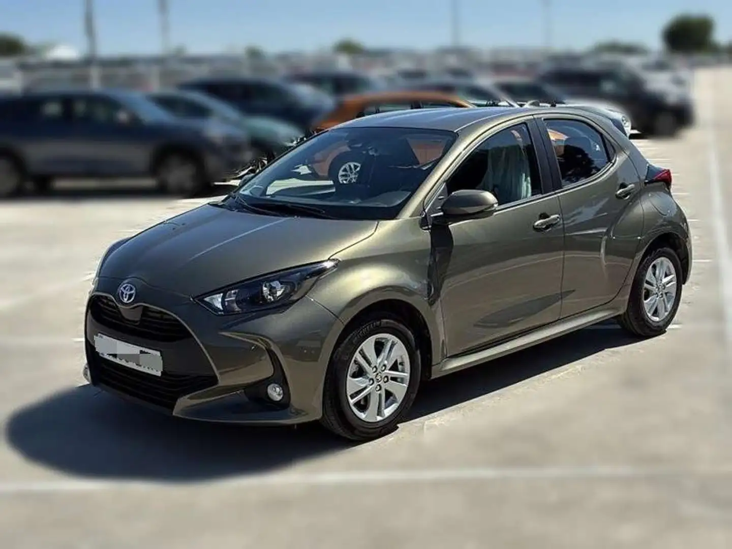 Toyota Yaris 120H 1.5 Active Tech Gris - 1