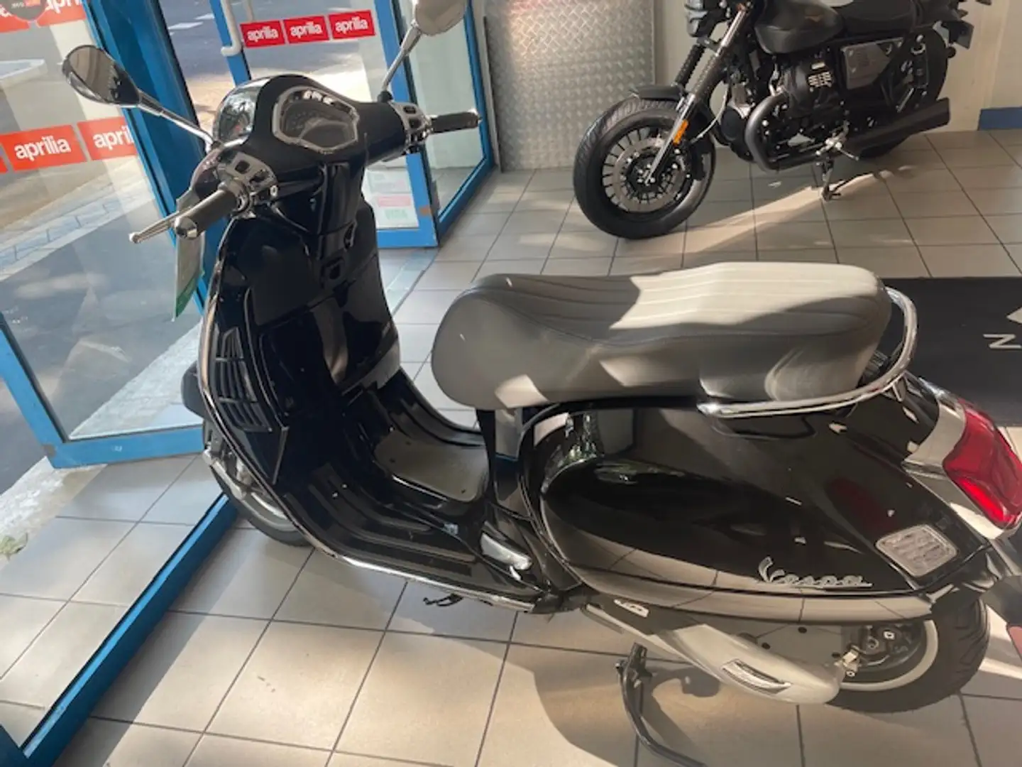 Piaggio GTS 125 Noir - 2