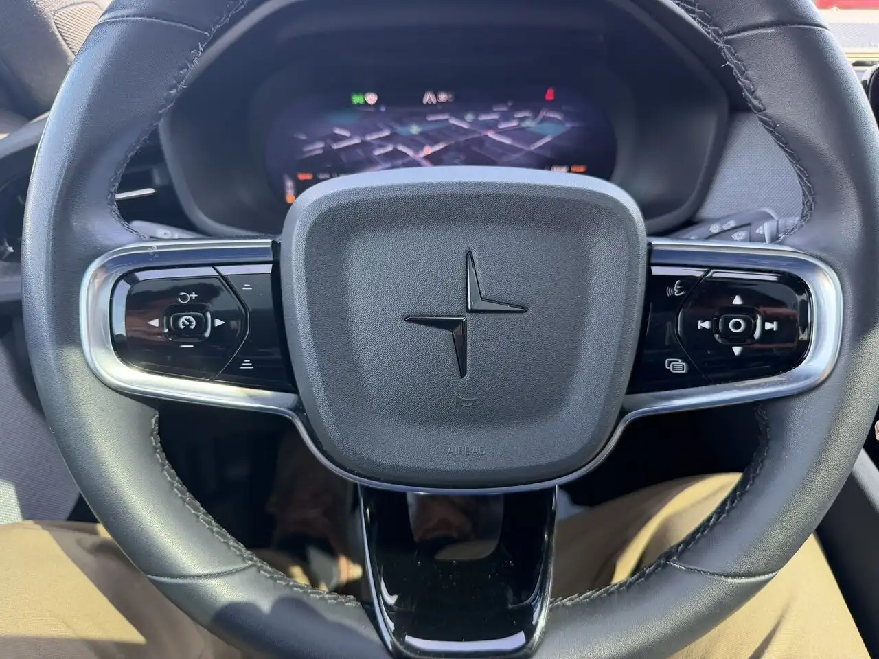 Polestar 2 снимка Polestar 2