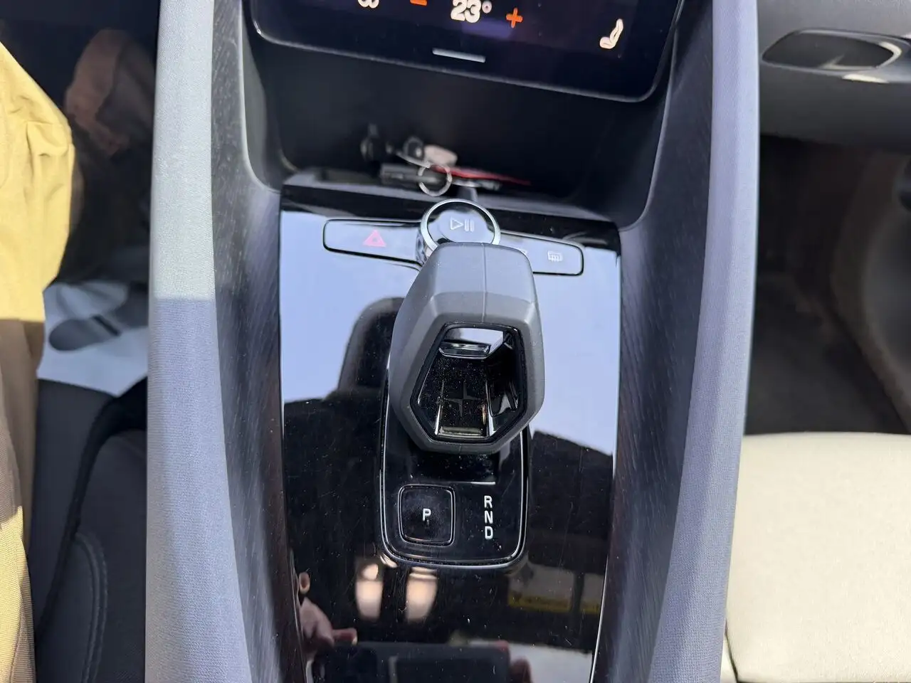 Polestar 2 снимка Polestar 2