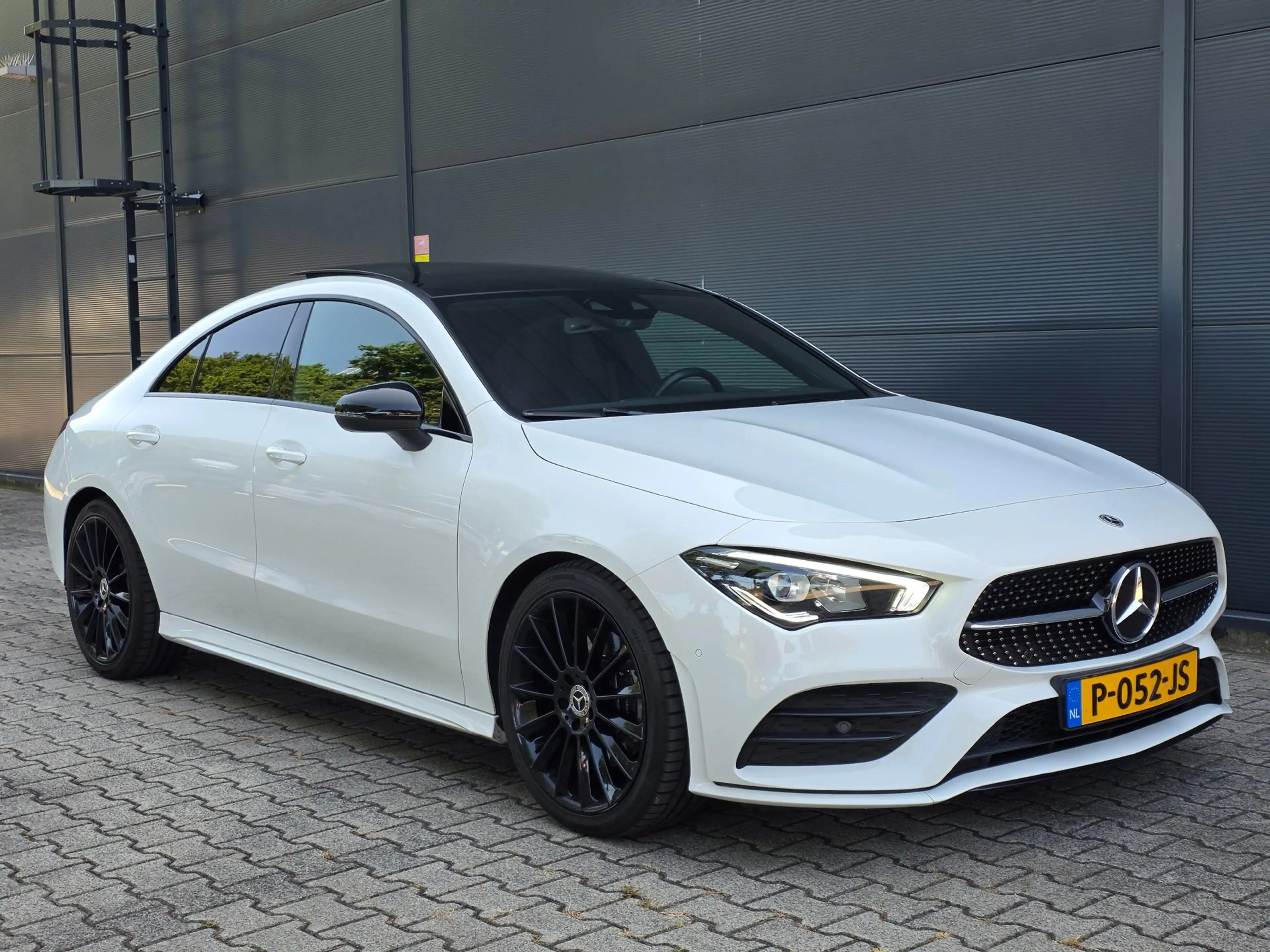 Mercedes-Benz CLA 200 Premium Plus / PANO / SFEER / CARPLAY / KEYLESS / — photo 14