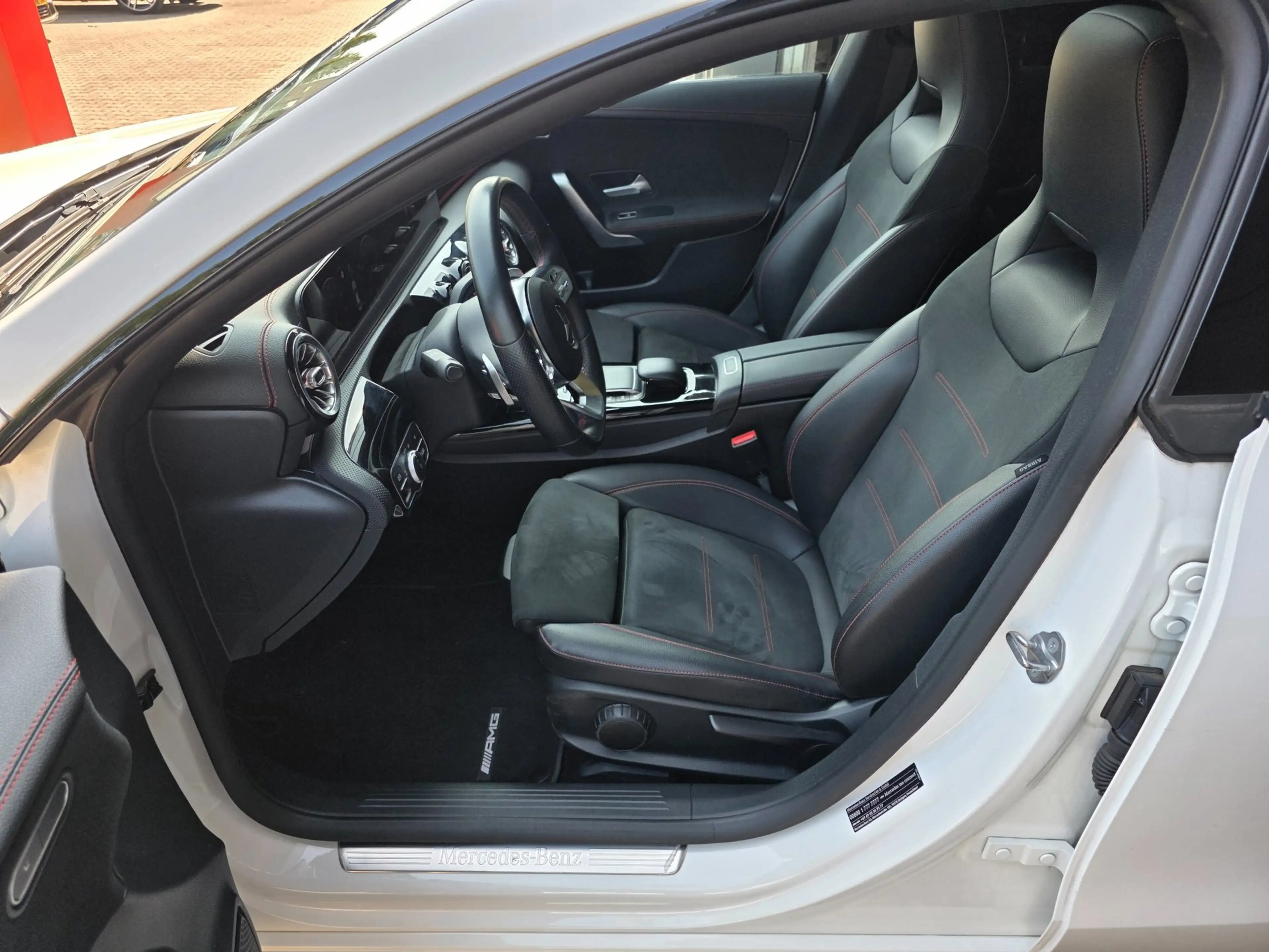 Mercedes-Benz CLA 200 Premium Plus / PANO / SFEER / CARPLAY / KEYLESS / — photo 18