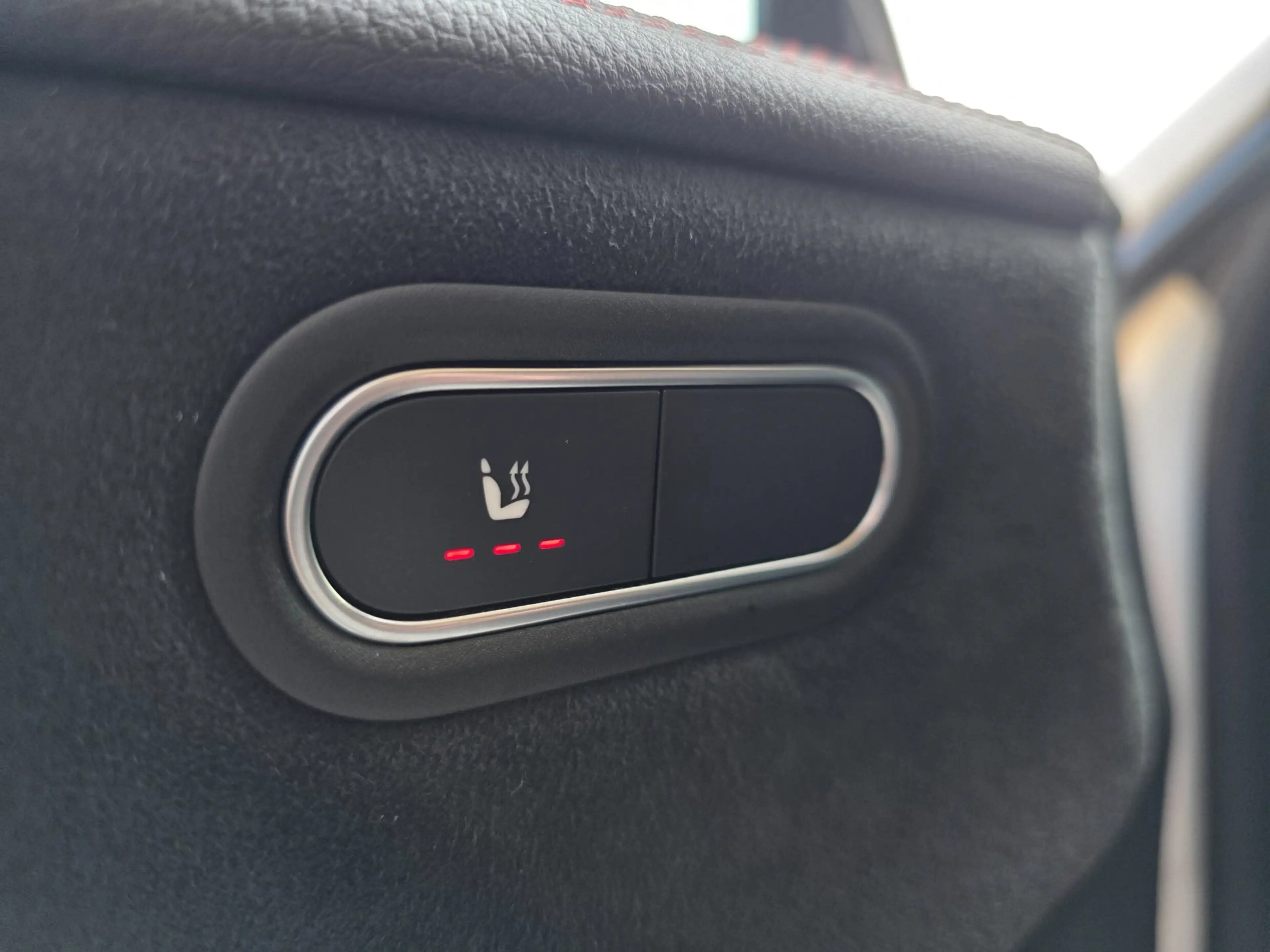 Mercedes-Benz CLA 200 Premium Plus / PANO / SFEER / CARPLAY / KEYLESS / — photo 17