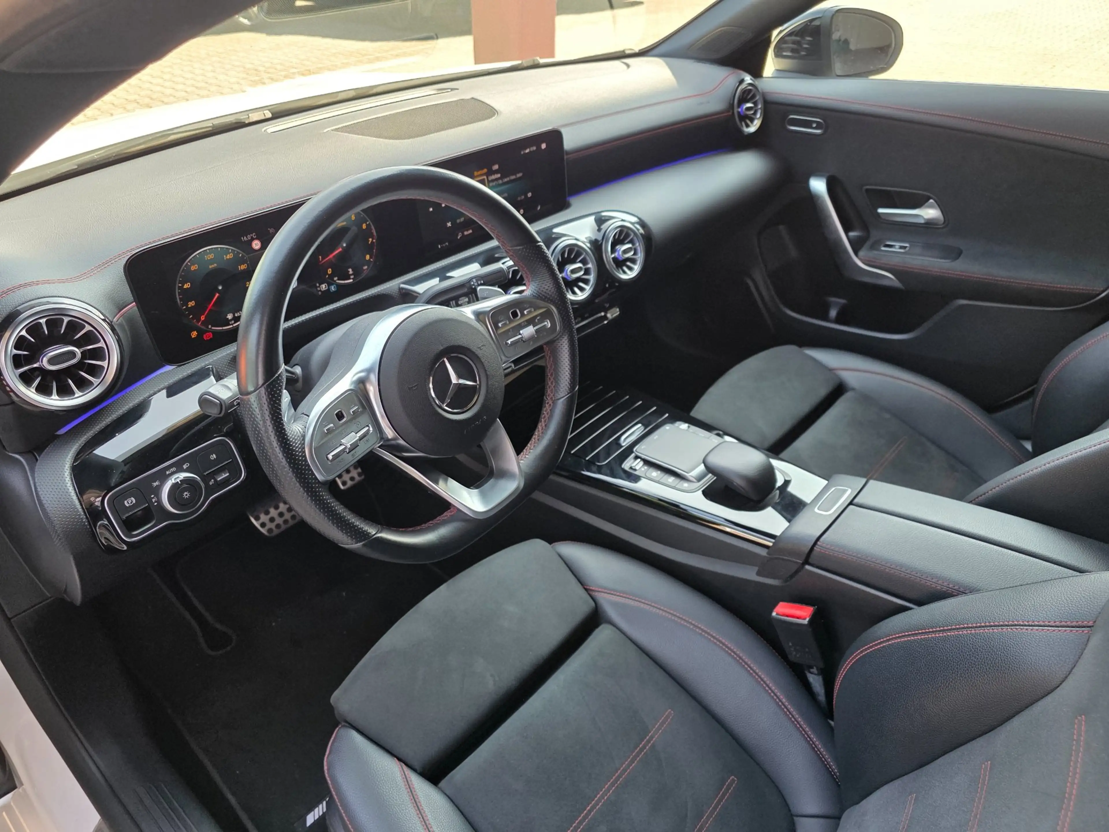 Mercedes-Benz CLA 200 Premium Plus / PANO / SFEER / CARPLAY / KEYLESS / — photo 19