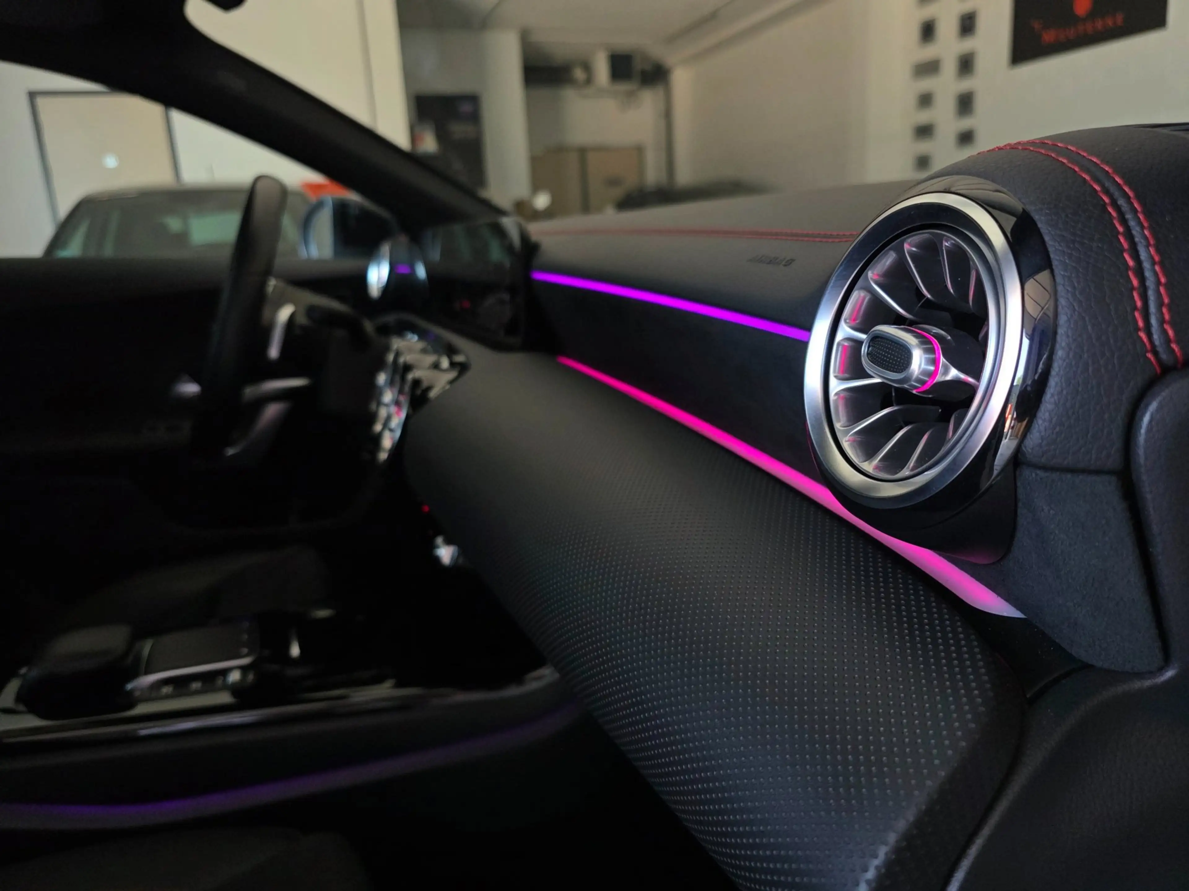 Mercedes-Benz CLA 200 Premium Plus / PANO / SFEER / CARPLAY / KEYLESS / — photo 47