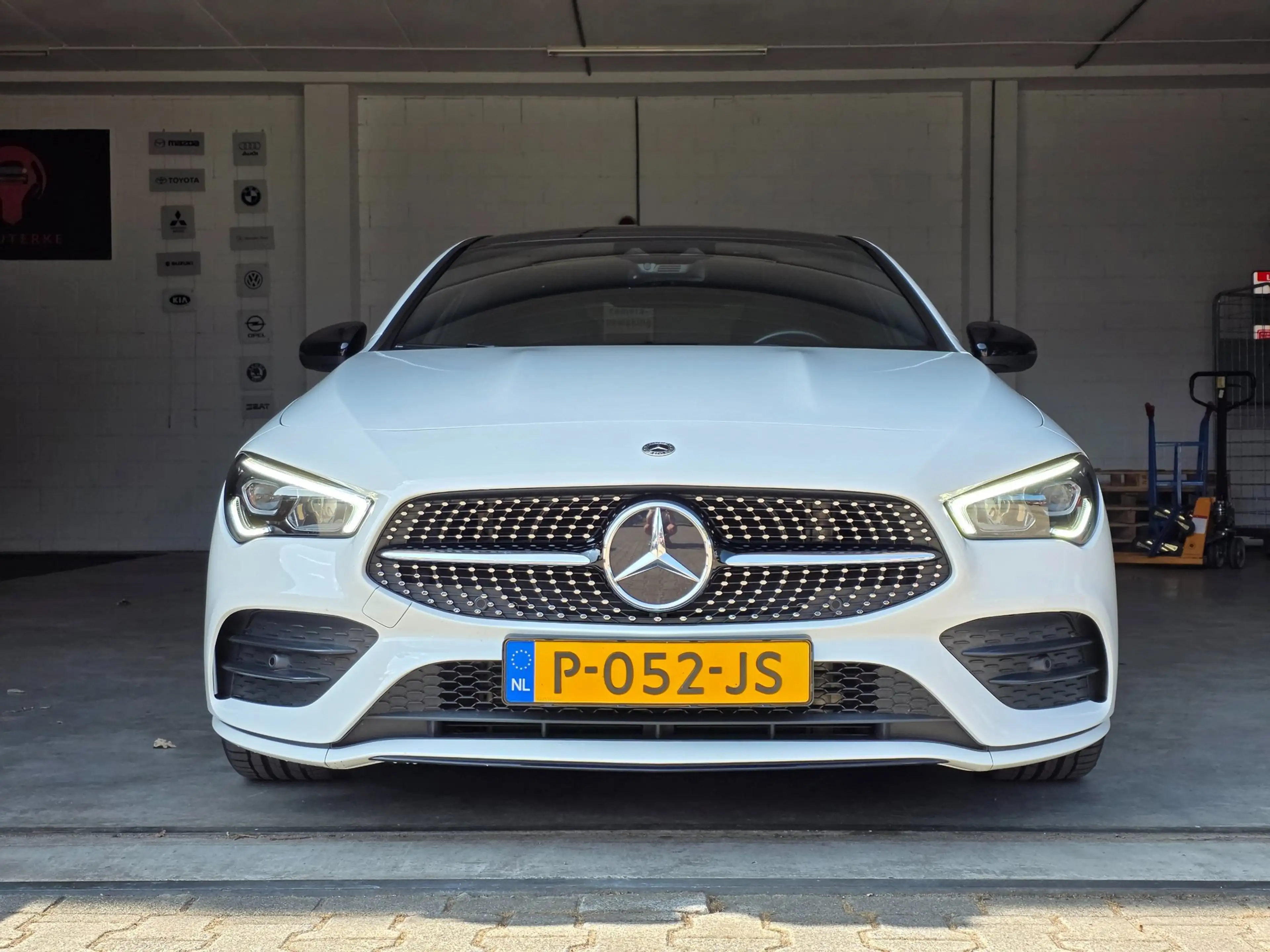 Mercedes-Benz CLA 200 Premium Plus / PANO / SFEER / CARPLAY / KEYLESS / — photo 2