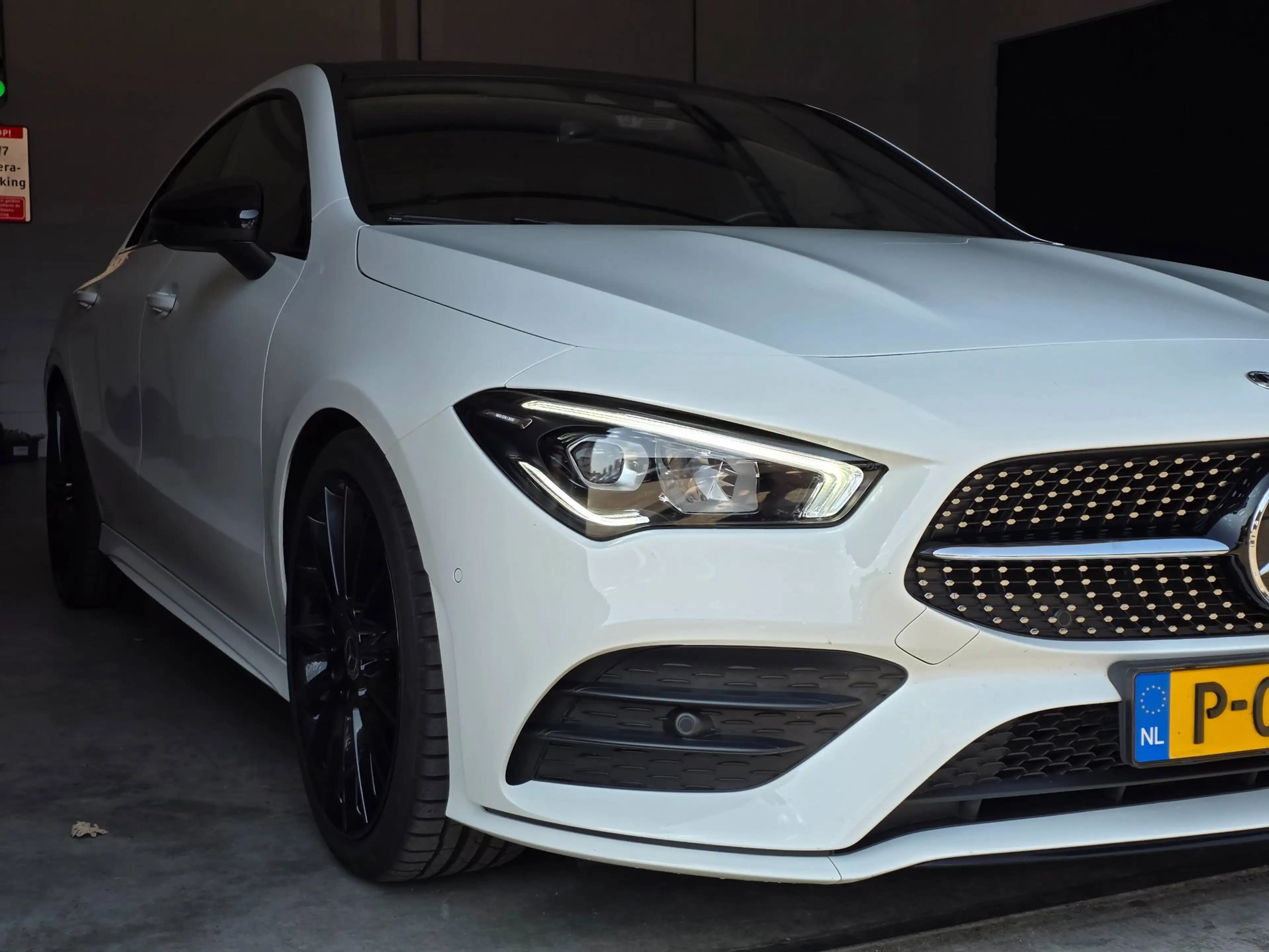 Mercedes-Benz CLA 200 Premium Plus / PANO / SFEER / CARPLAY / KEYLESS / — photo 4
