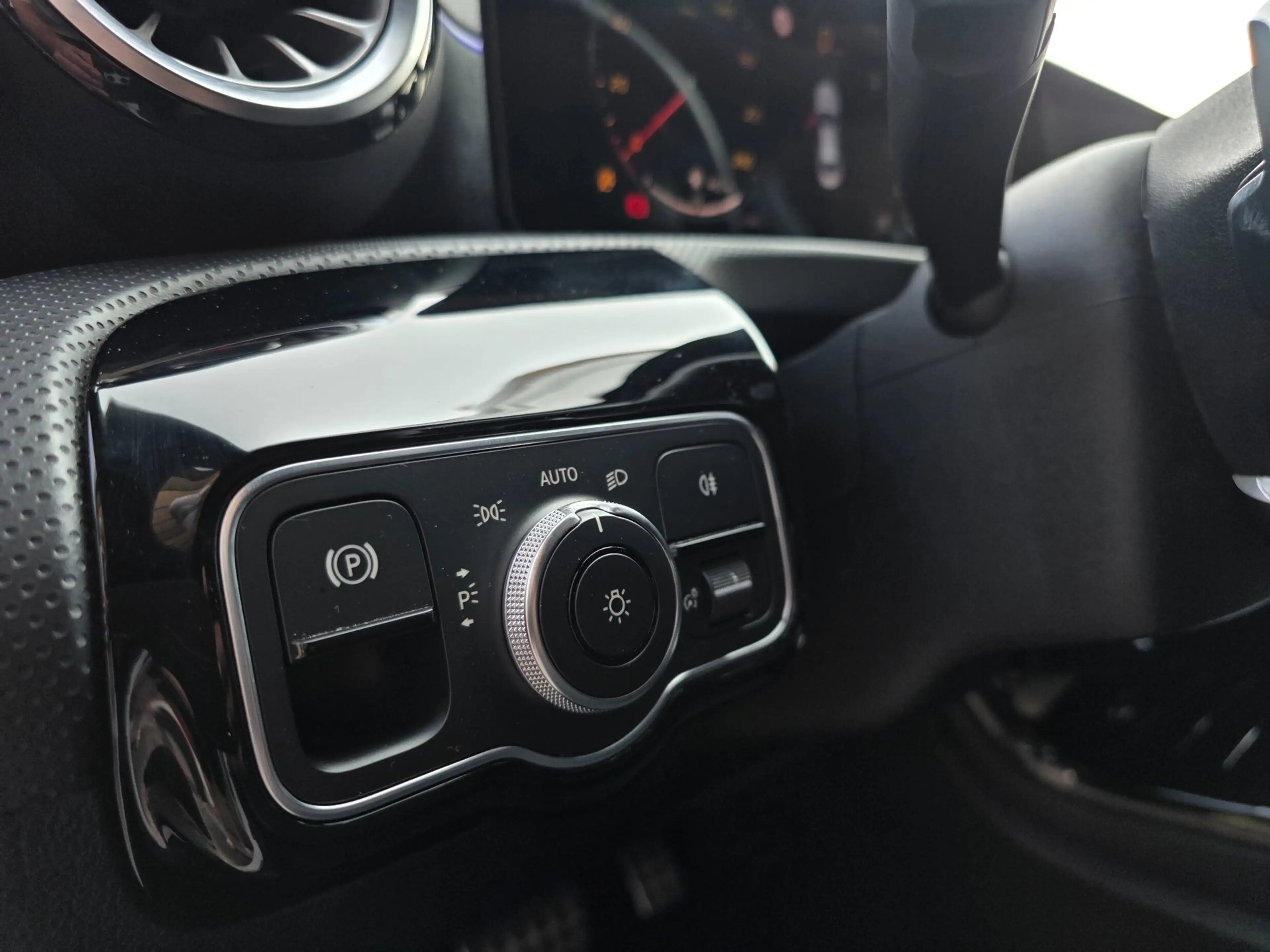 Mercedes-Benz CLA 200 Premium Plus / PANO / SFEER / CARPLAY / KEYLESS / — photo 20