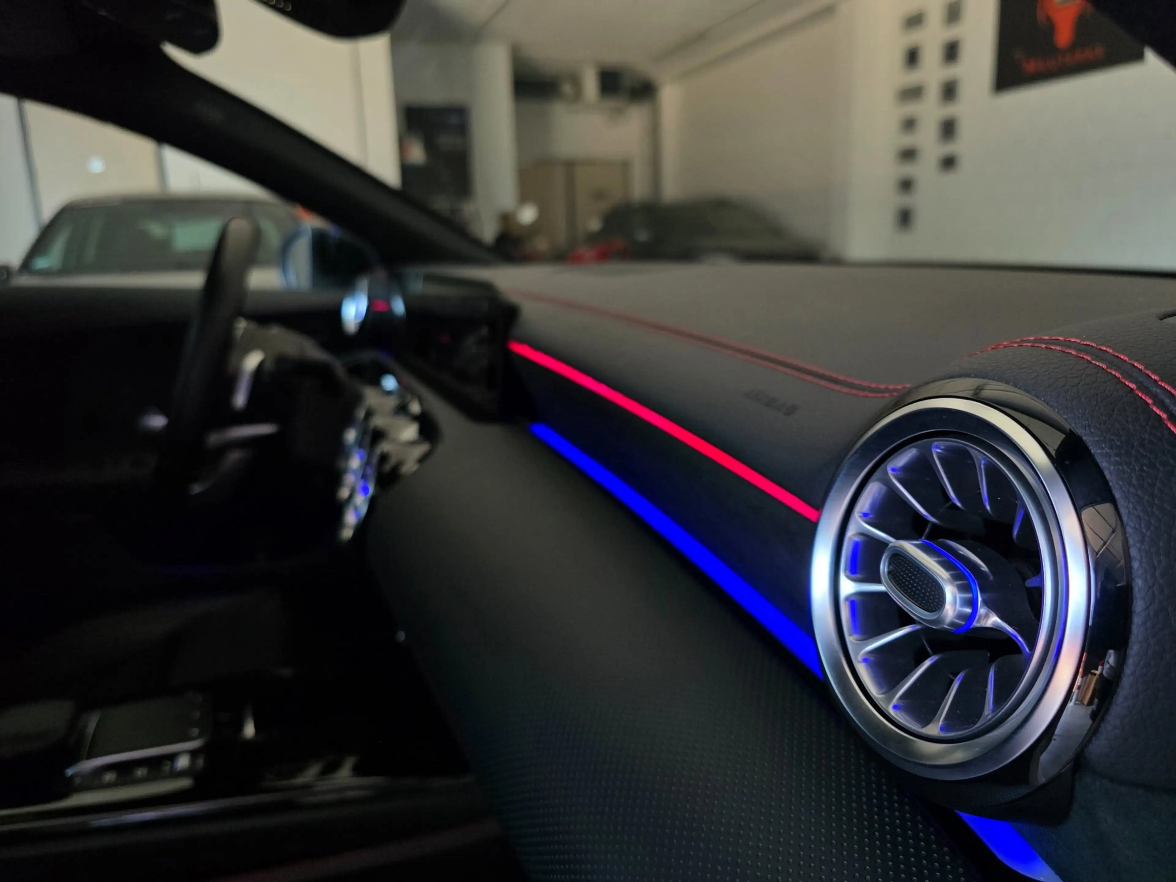 Mercedes-Benz CLA 200 Premium Plus / PANO / SFEER / CARPLAY / KEYLESS / — photo 38