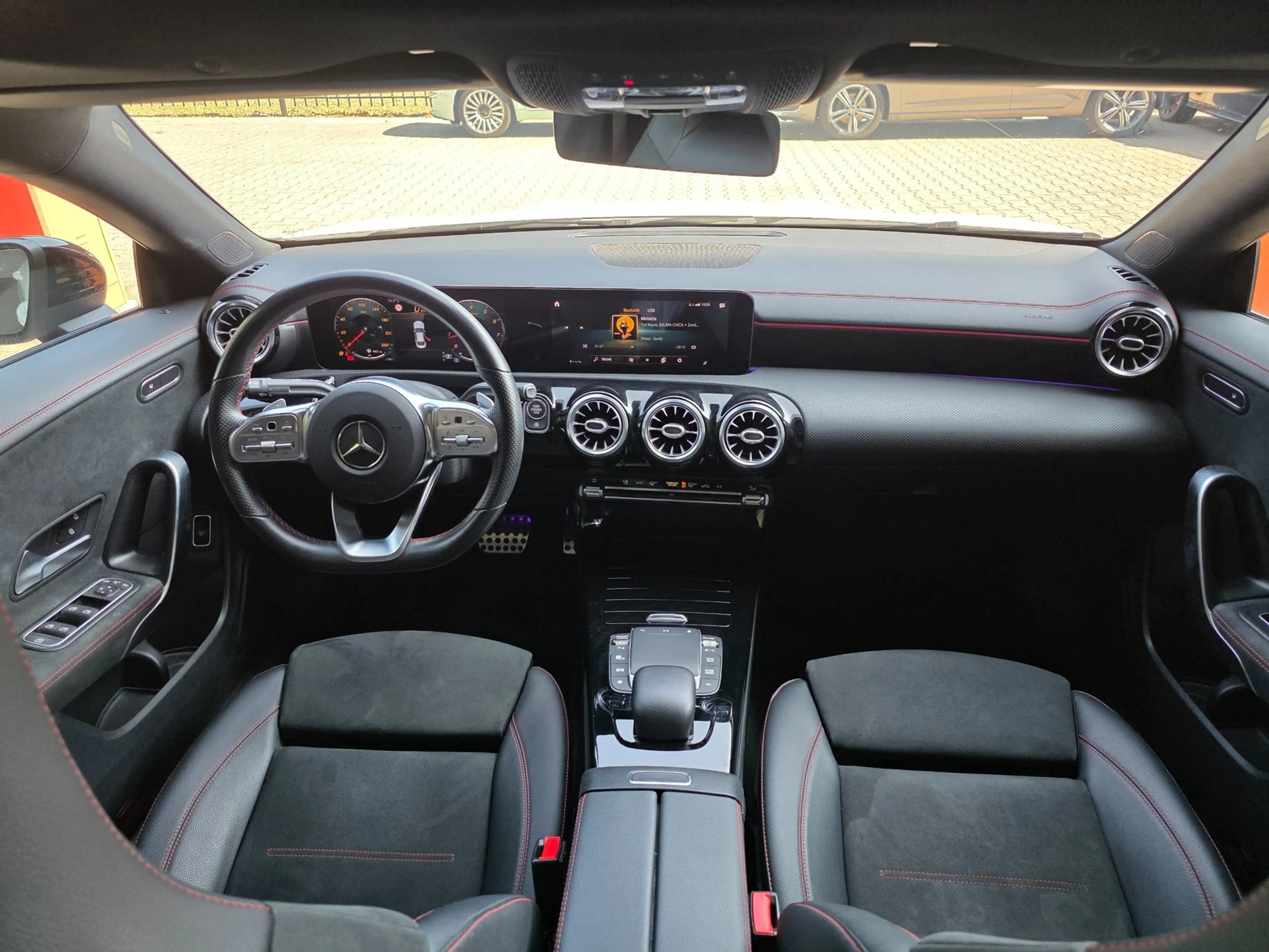 Mercedes-Benz CLA 200 Premium Plus / PANO / SFEER / CARPLAY / KEYLESS / — photo 30