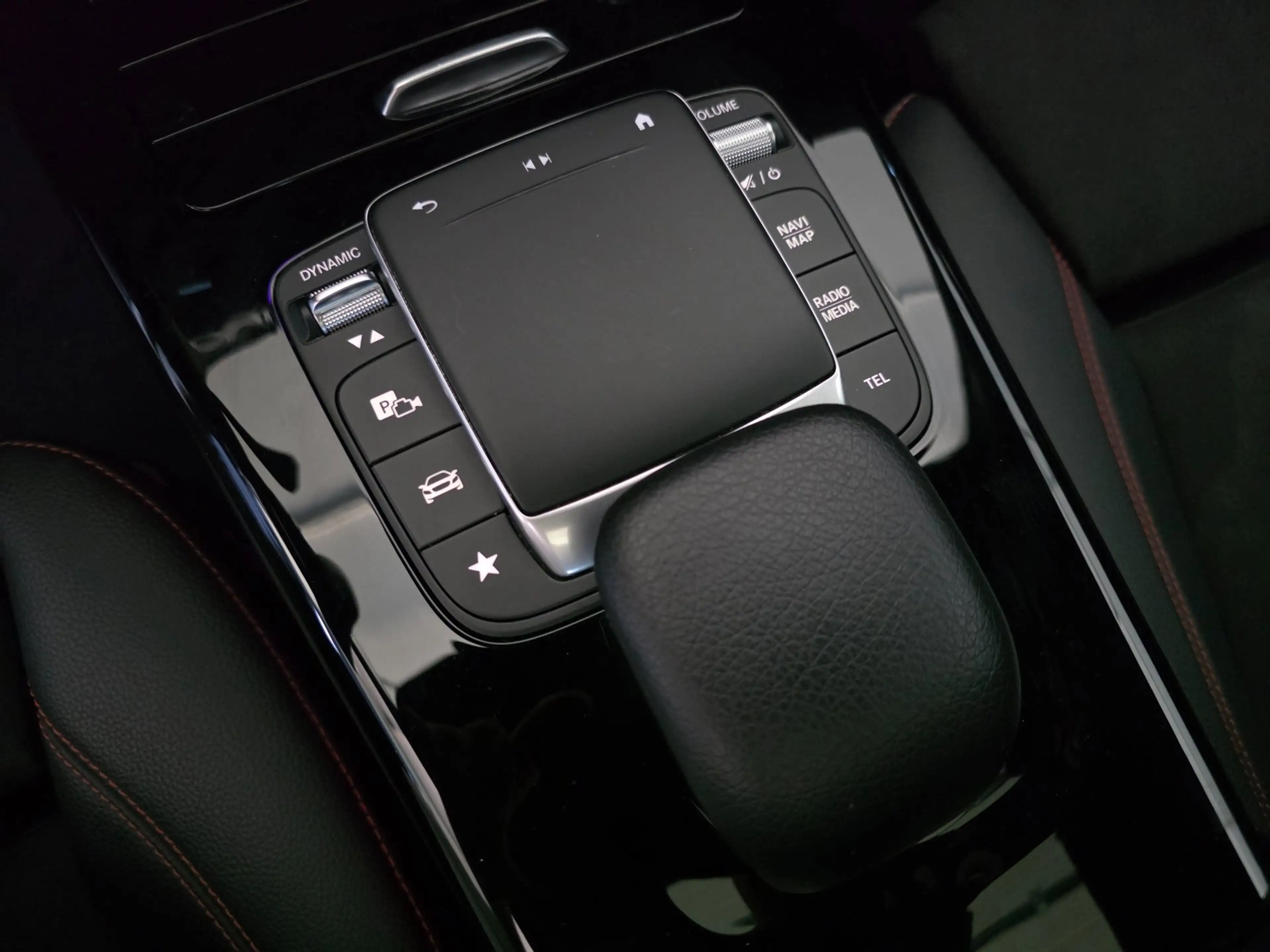 Mercedes-Benz CLA 200 Premium Plus / PANO / SFEER / CARPLAY / KEYLESS / — photo 40