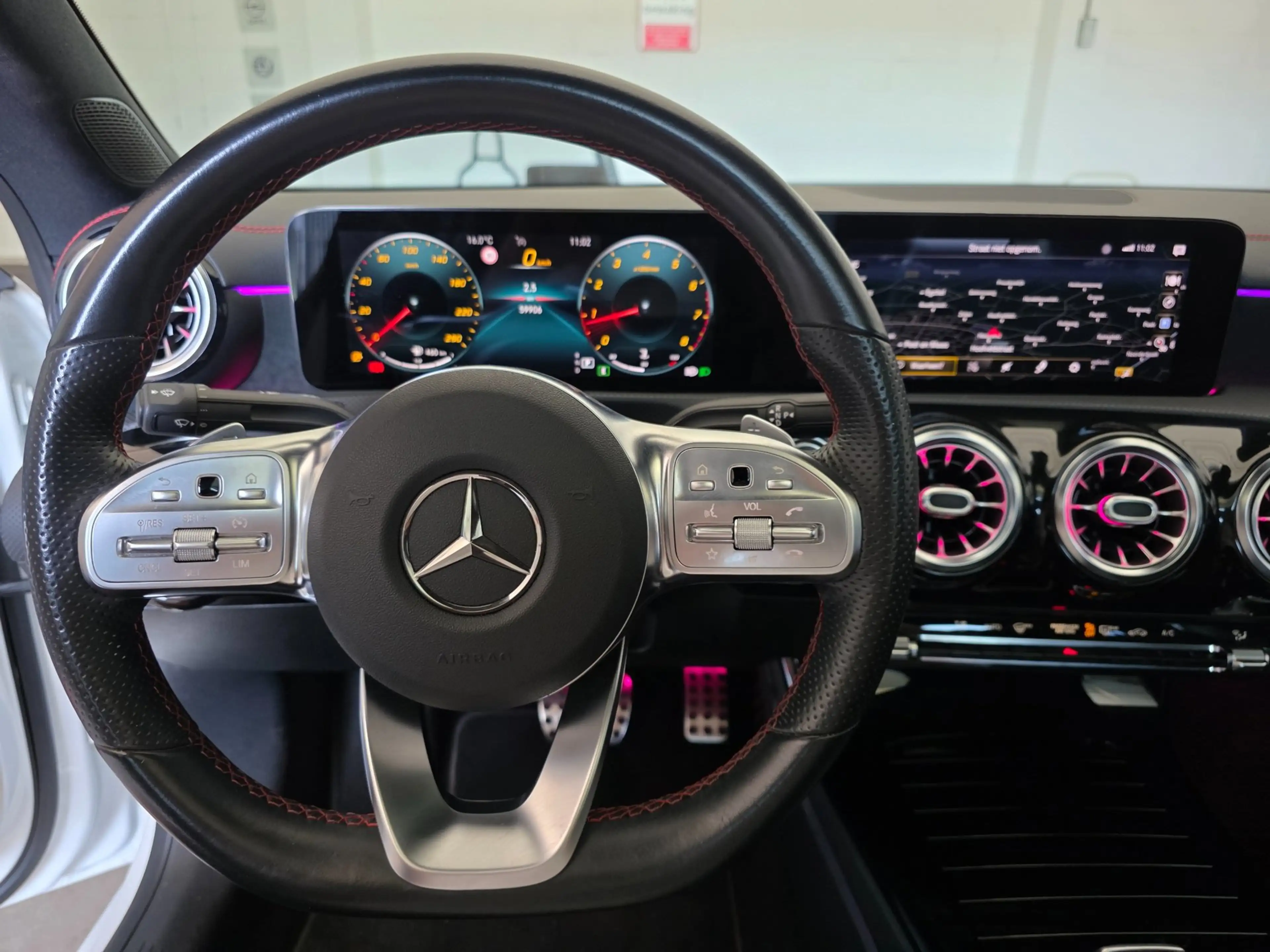 Mercedes-Benz CLA 200 Premium Plus / PANO / SFEER / CARPLAY / KEYLESS / — photo 33