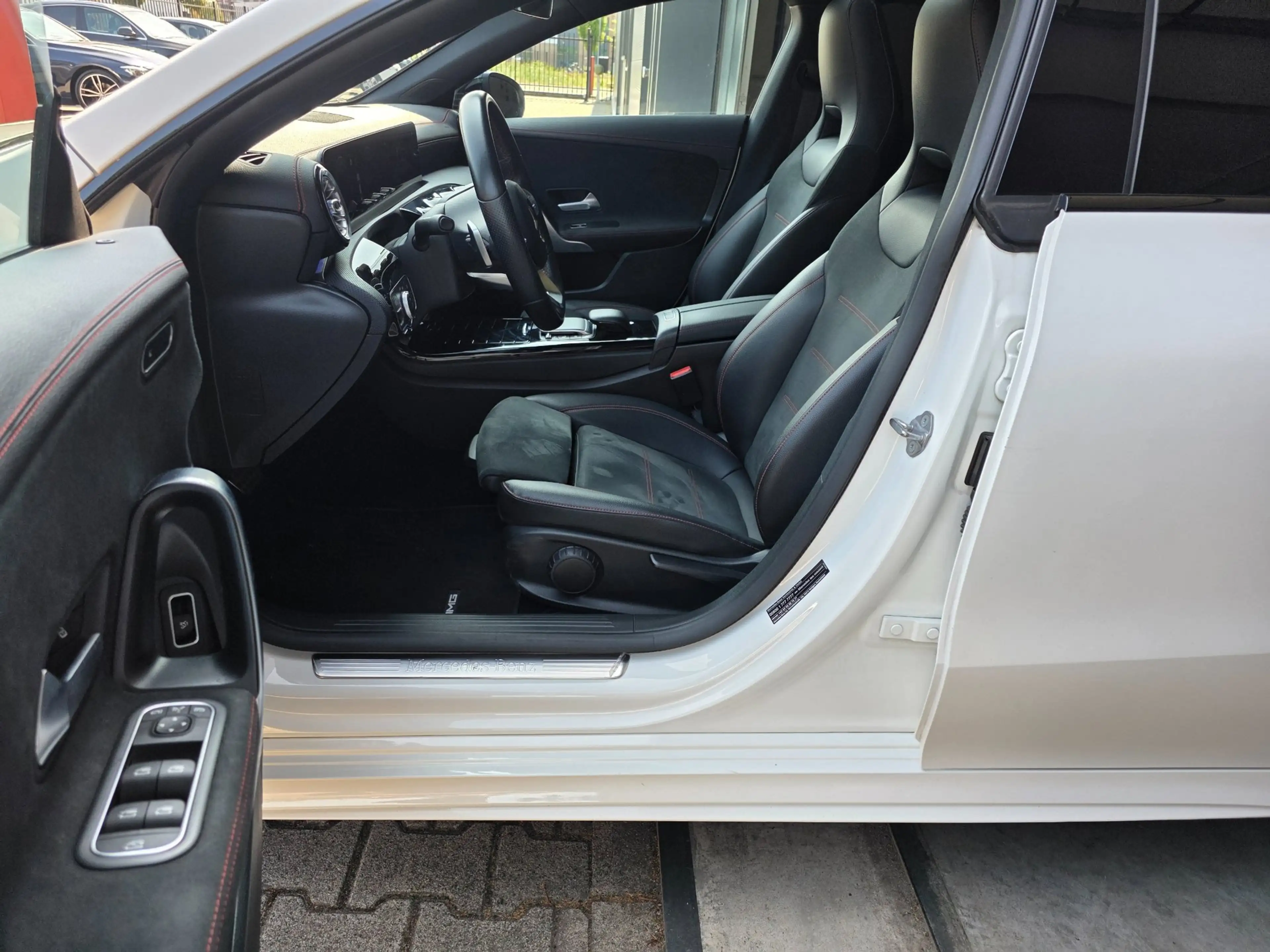 Mercedes-Benz CLA 200 Premium Plus / PANO / SFEER / CARPLAY / KEYLESS / — photo 16